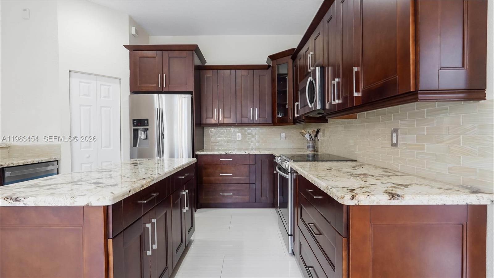 1646 Victoria Pointe Ln