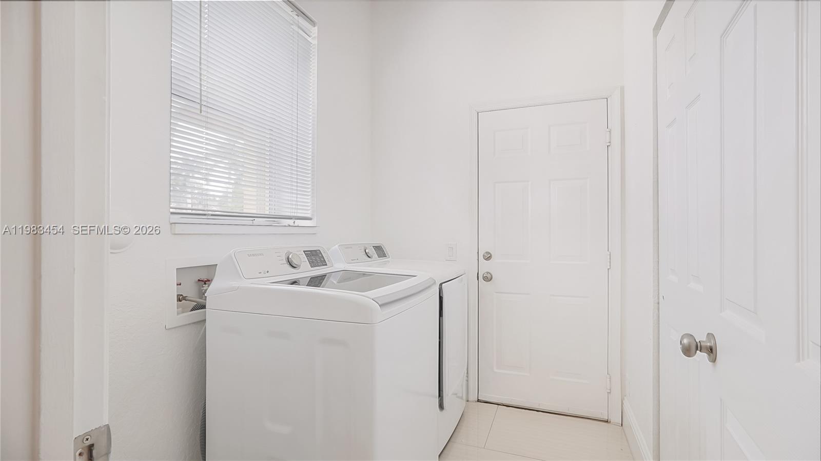 1646 Victoria Pointe Ln