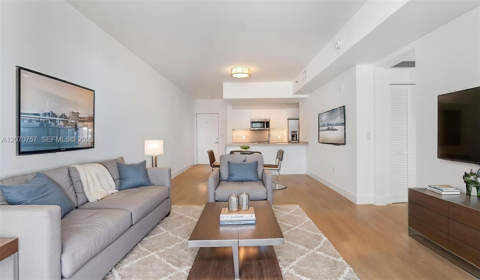 951 Brickell Ave # 3801