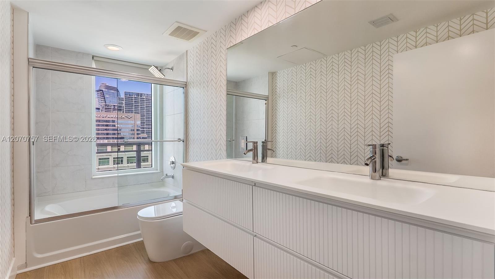 951 Brickell Ave # 3801