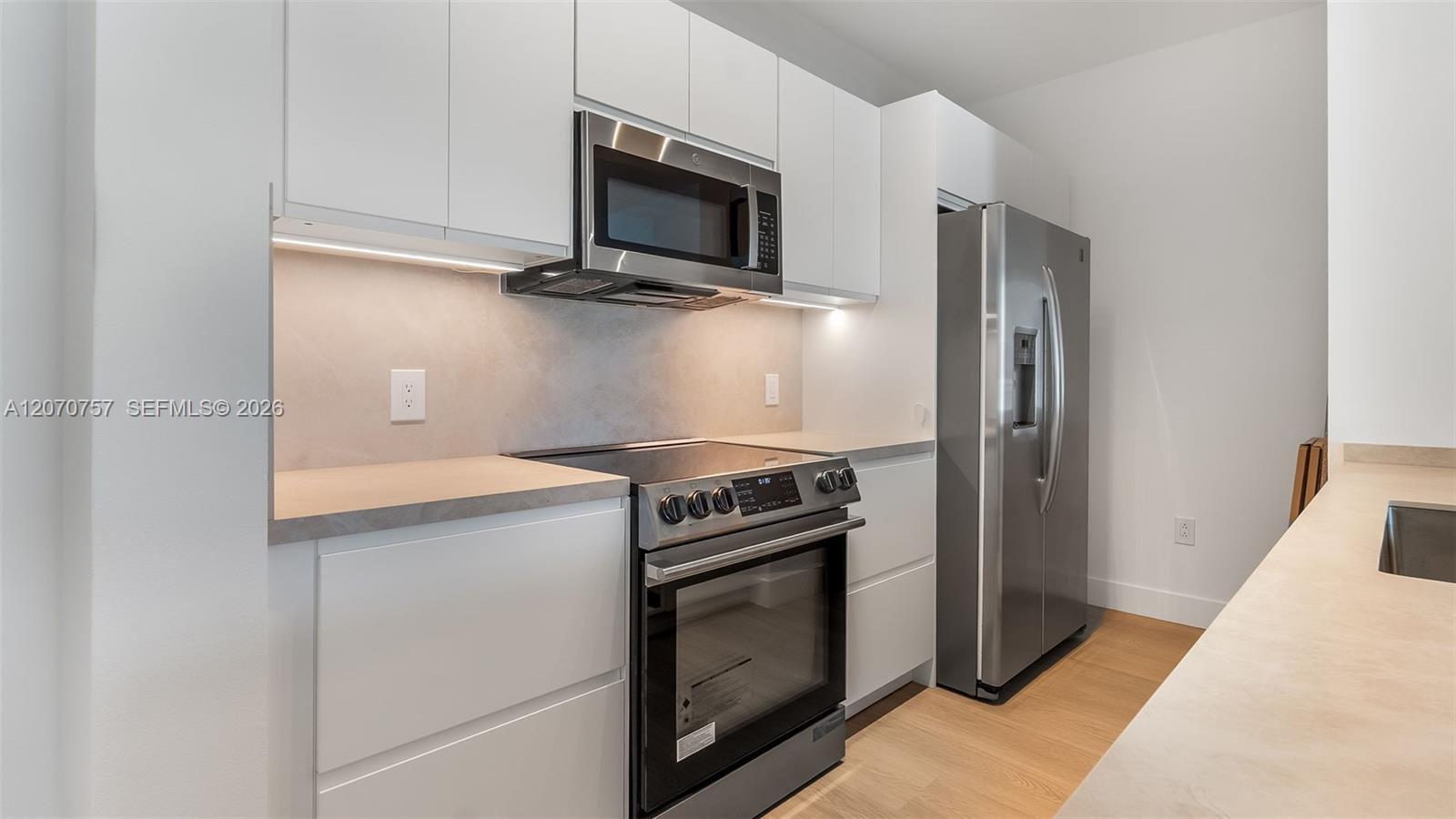 951 Brickell Ave # 3801
