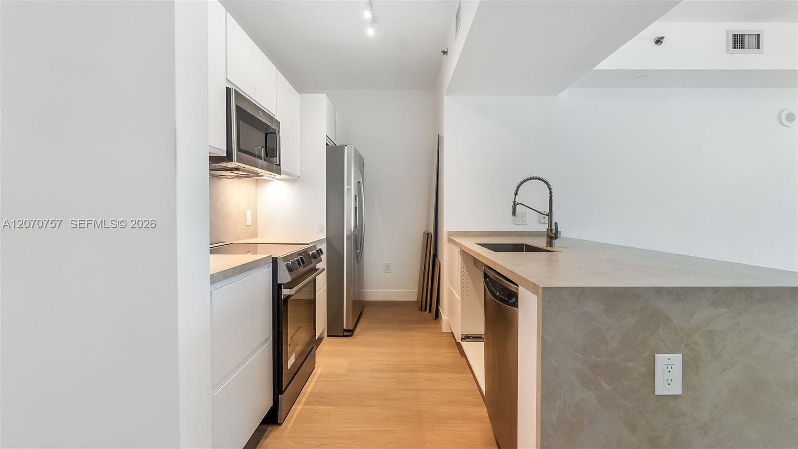 951 Brickell Ave # 3801