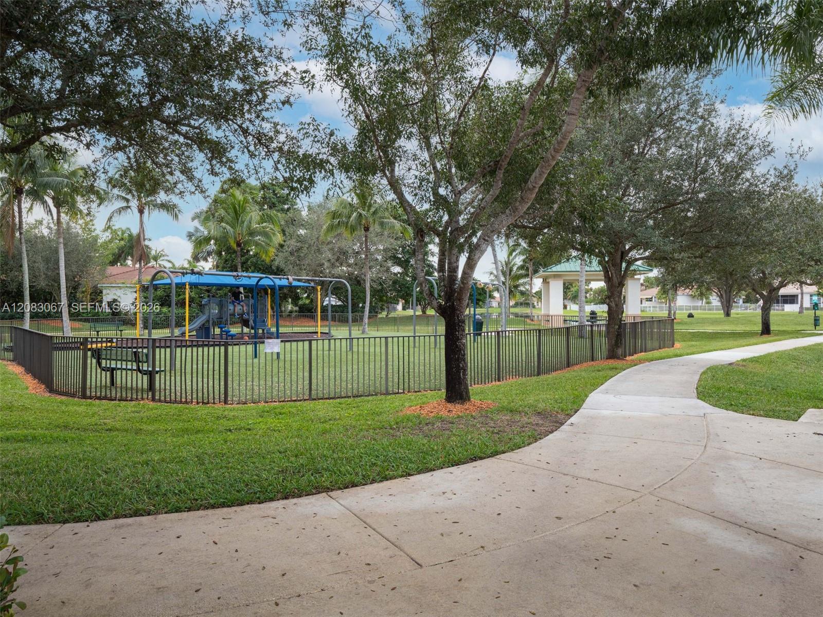 2552 Jardin Ln