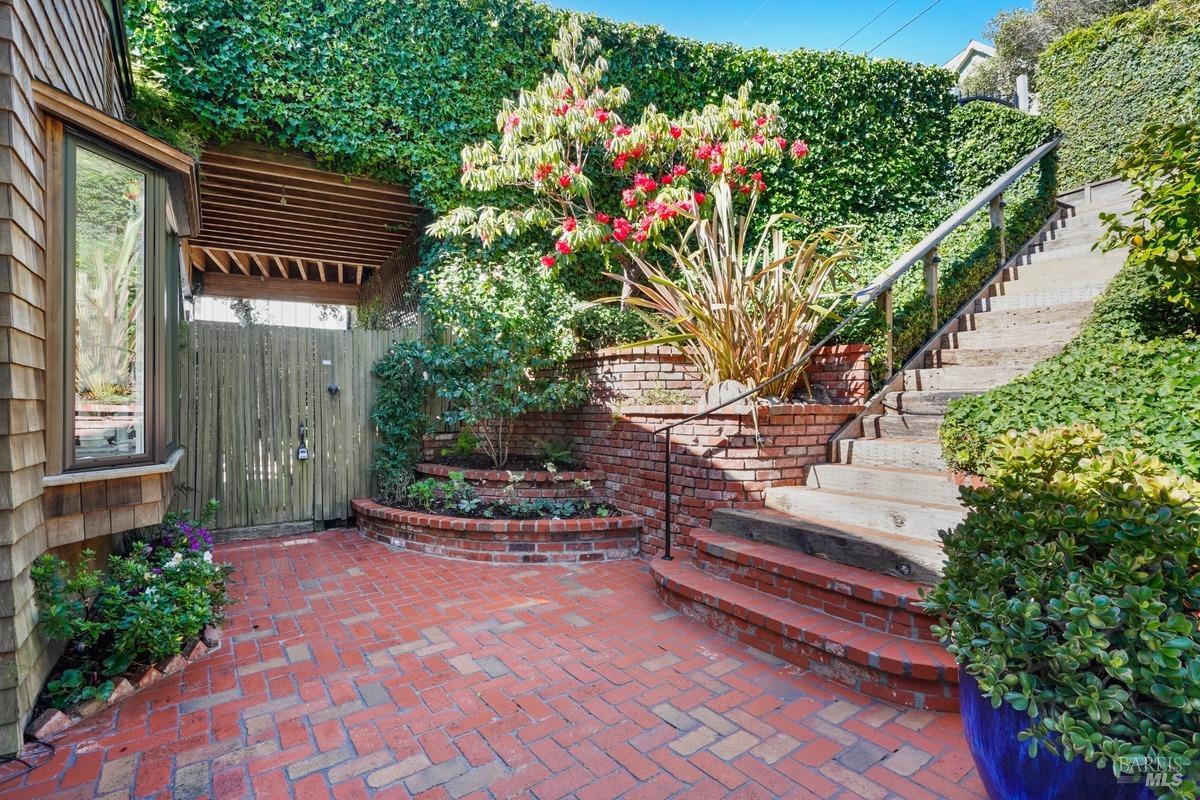 1081 West California Avenue