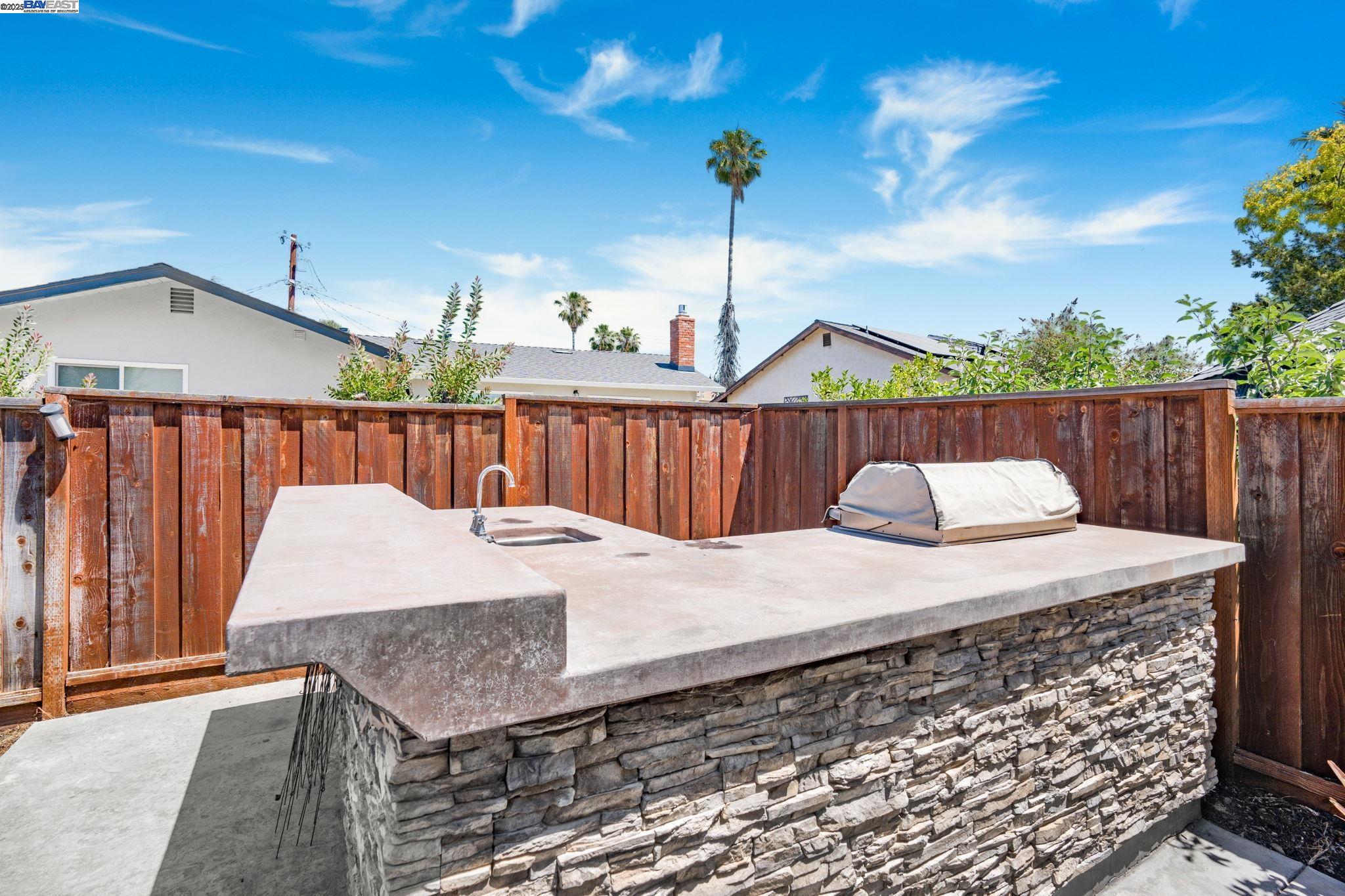 548 Sonoma Ave
