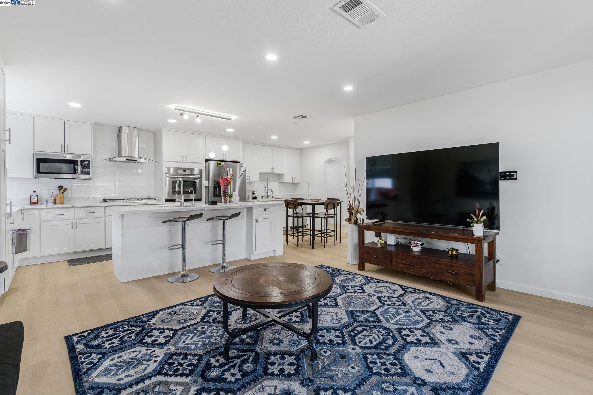 548 Sonoma Ave