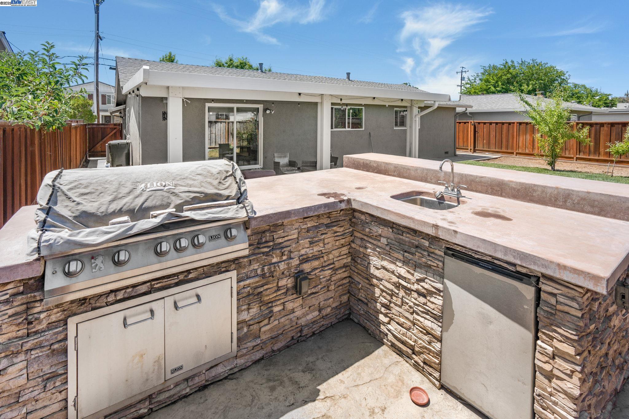 548 Sonoma Ave