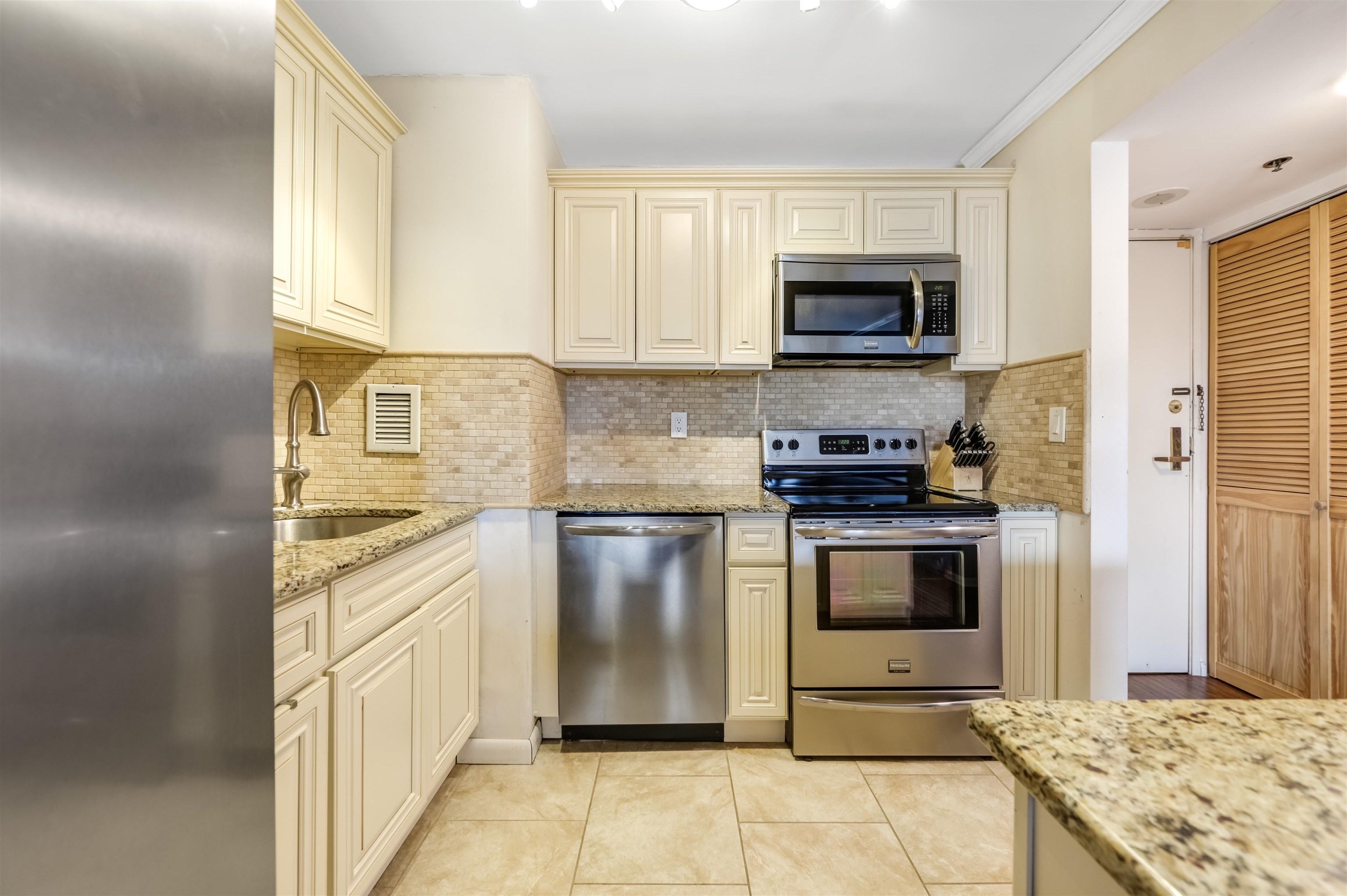 551 OBSERVER HIGHWAY Unit: 11H