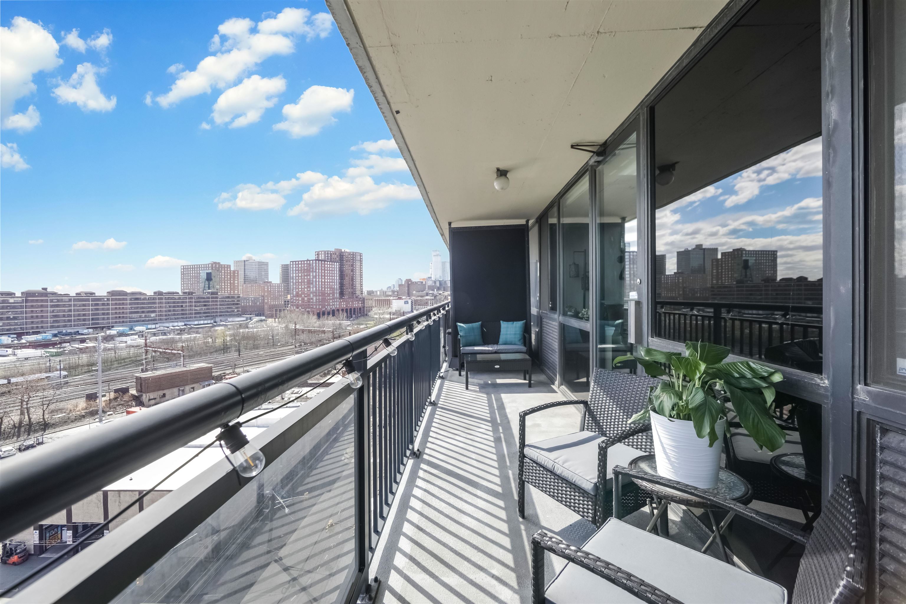 551 OBSERVER HIGHWAY Unit: 11H