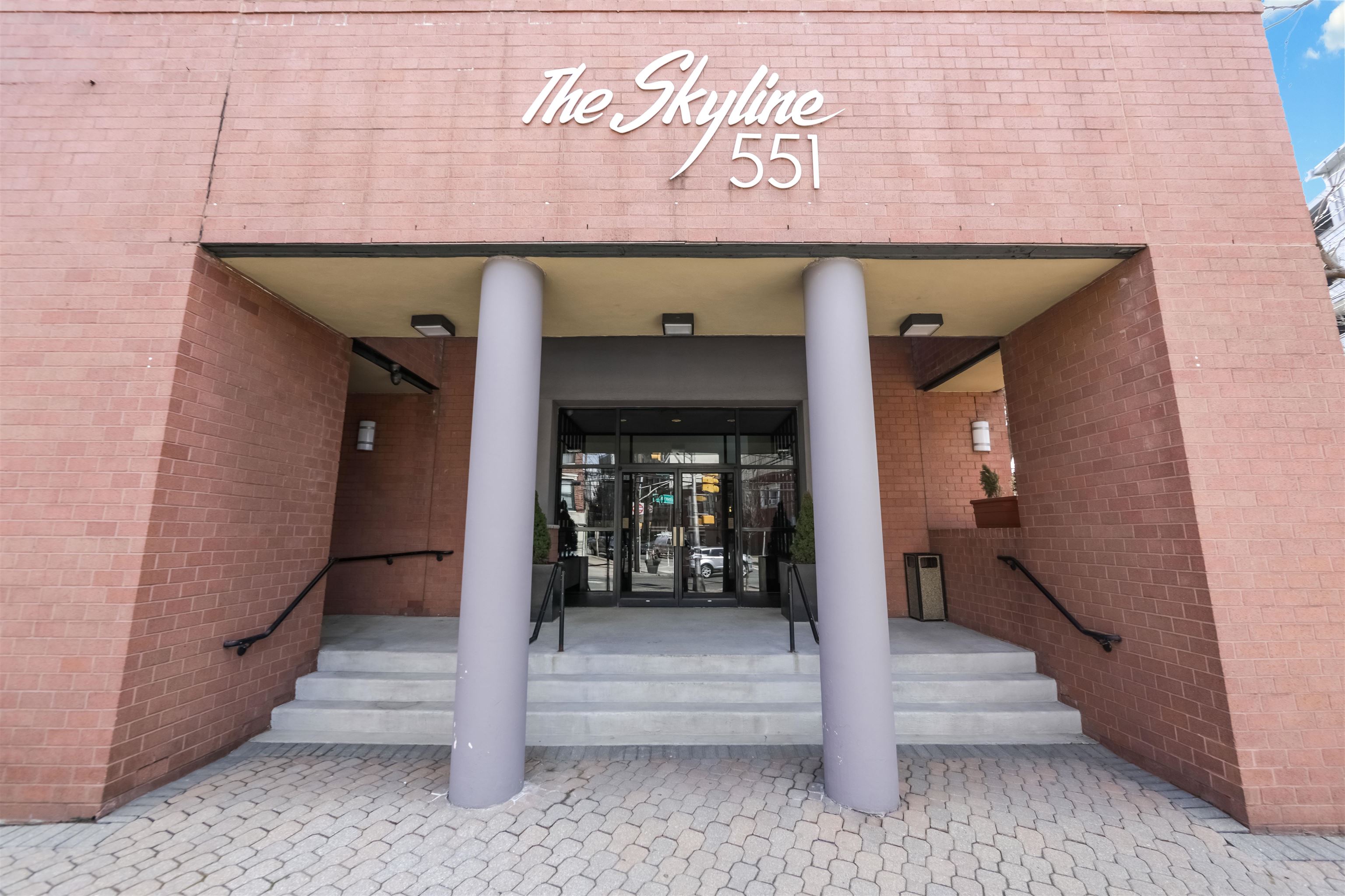 551 OBSERVER HIGHWAY Unit: 11H