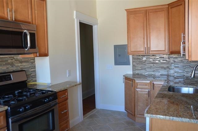 6 FULTON ST Unit: 2