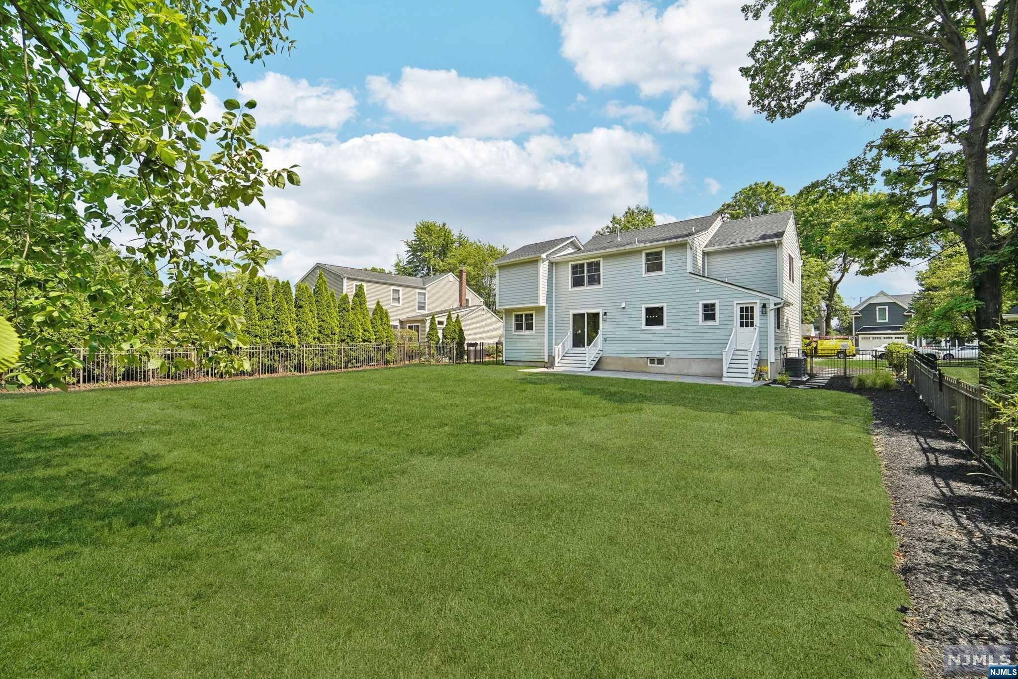 29 Waldron Avenue