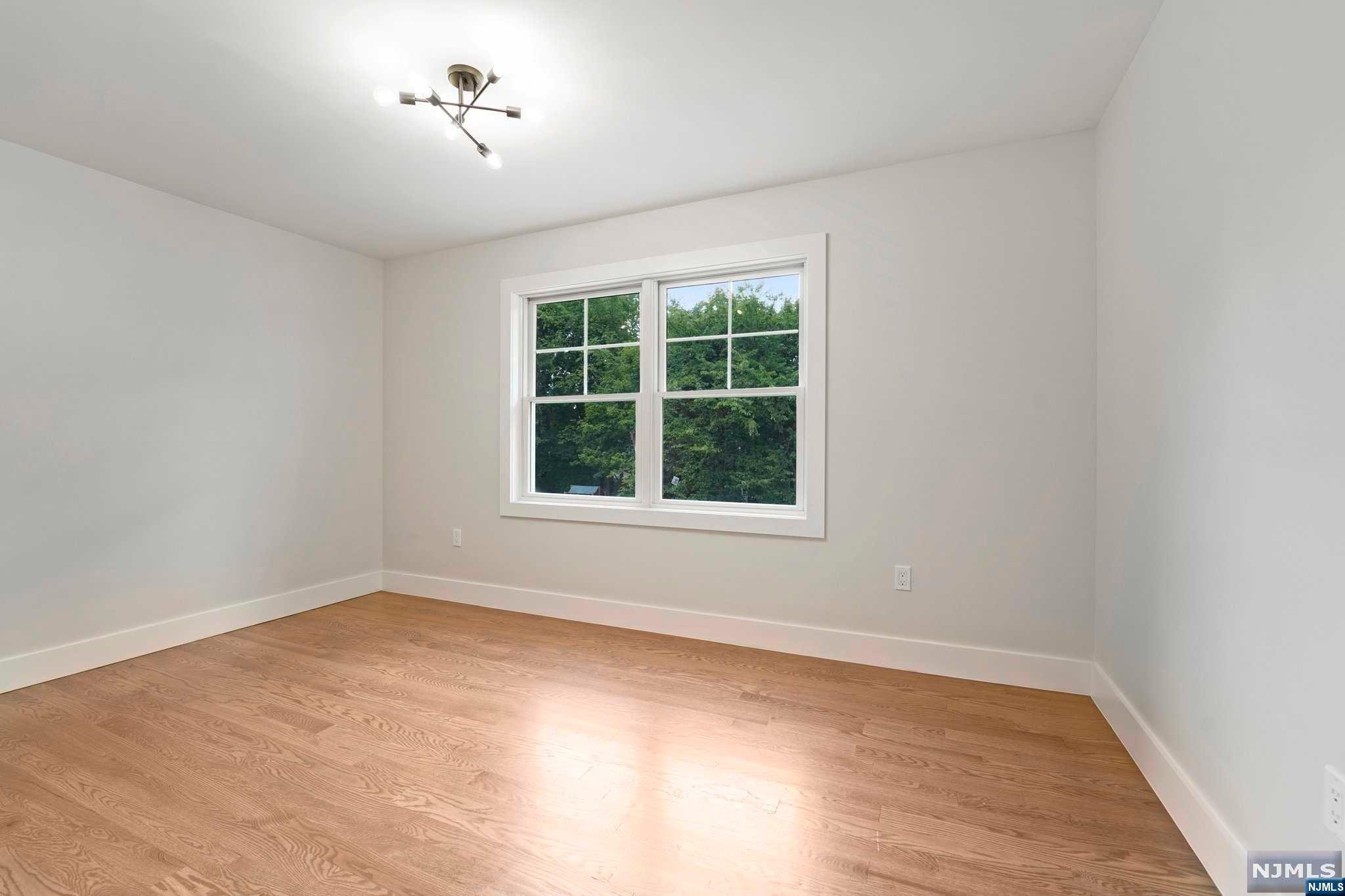 29 Waldron Avenue