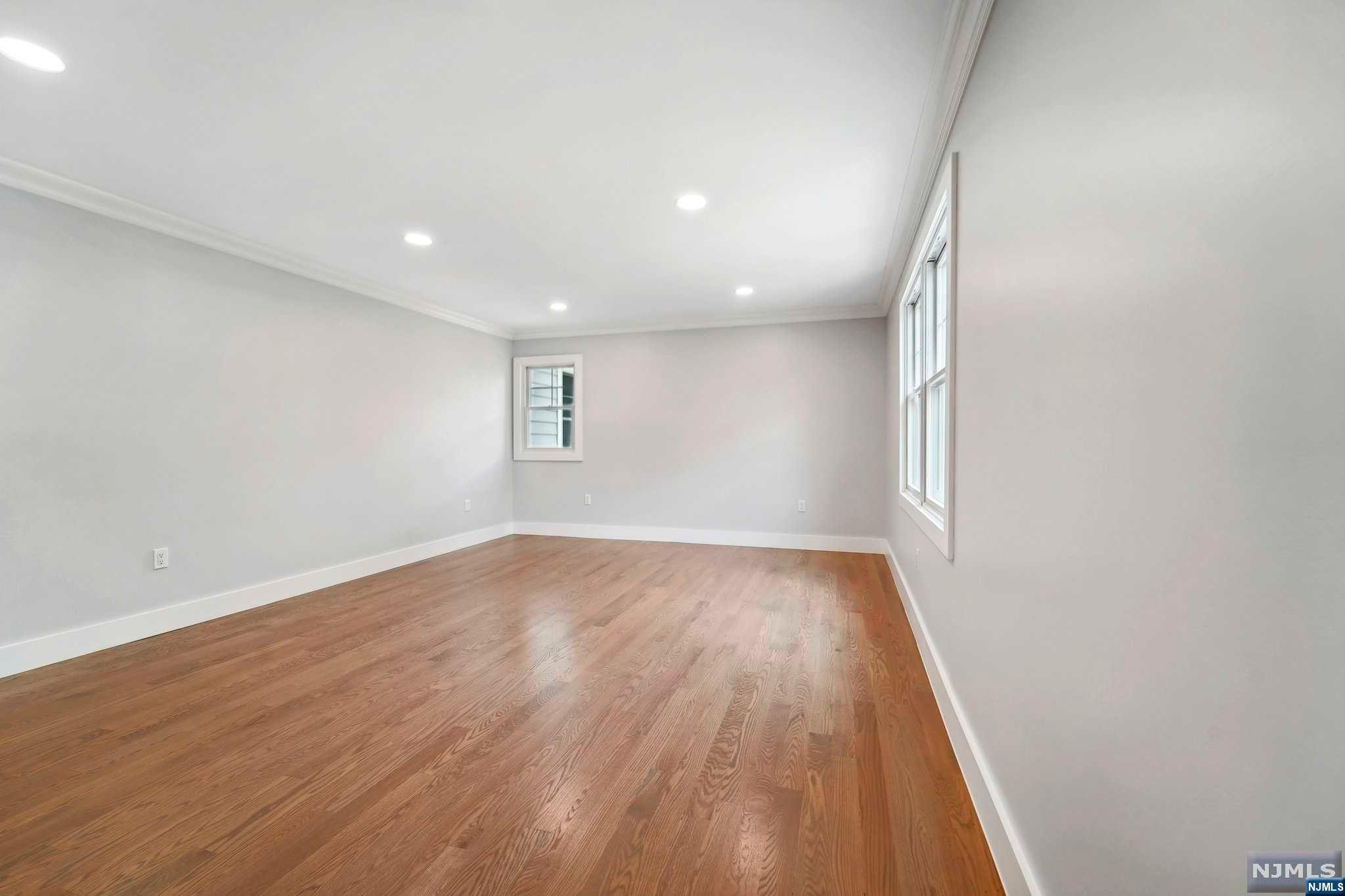 29 Waldron Avenue