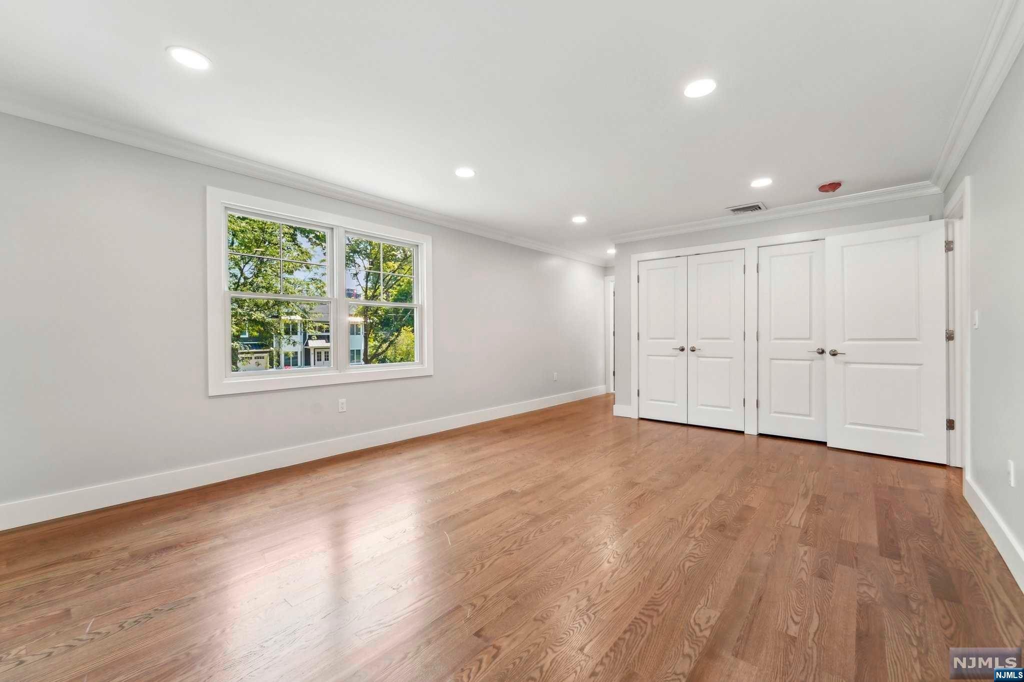 29 Waldron Avenue