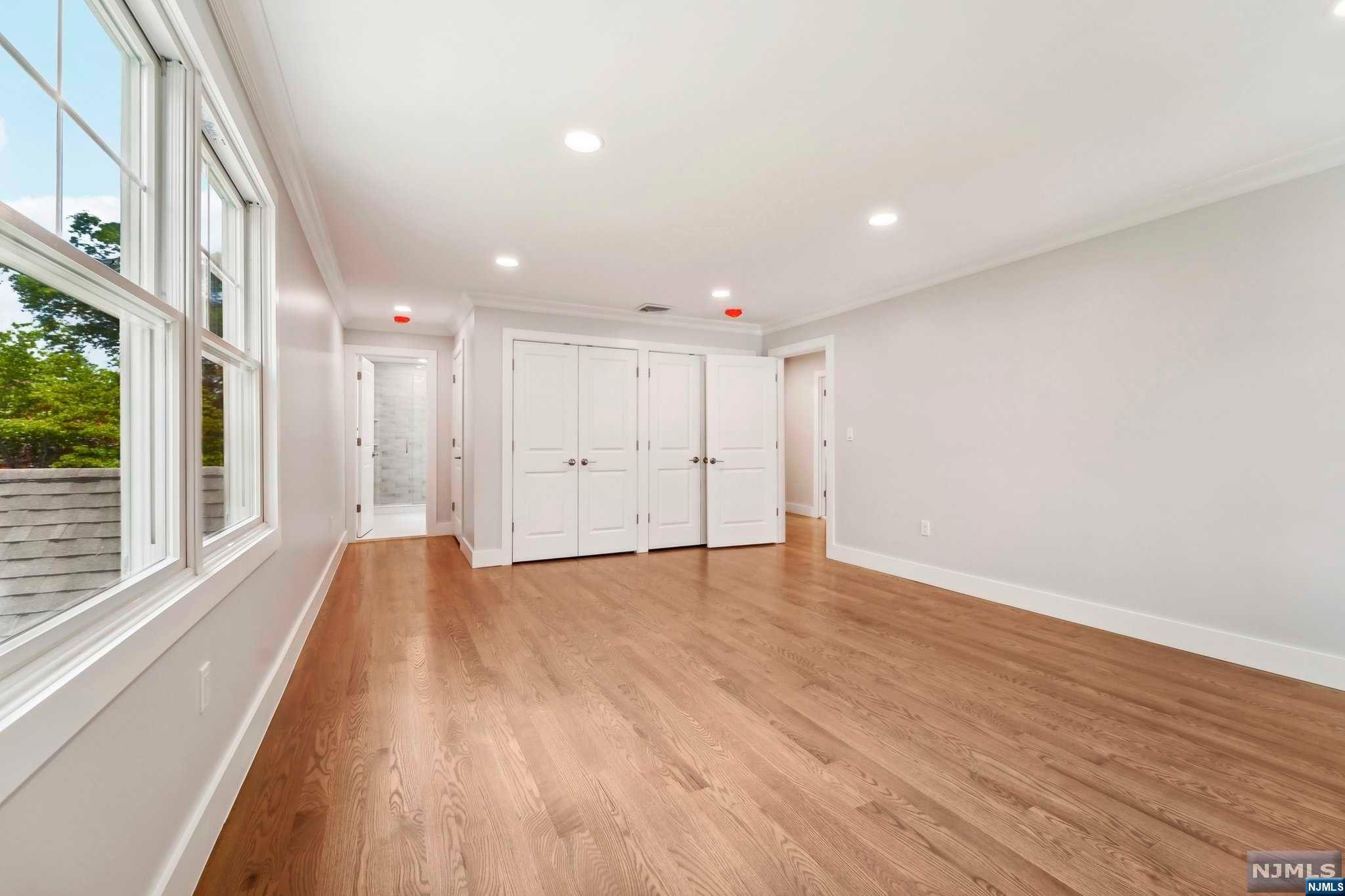 29 Waldron Avenue