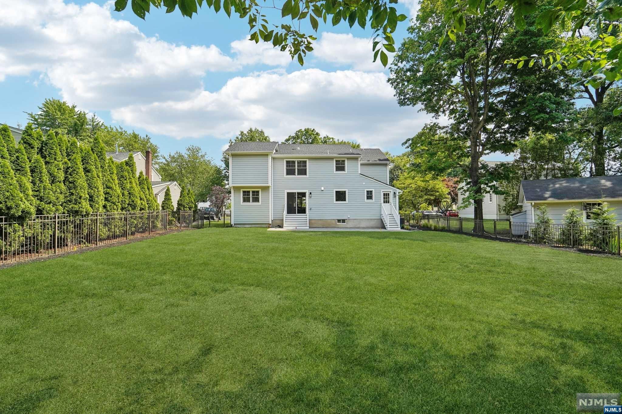 29 Waldron Avenue