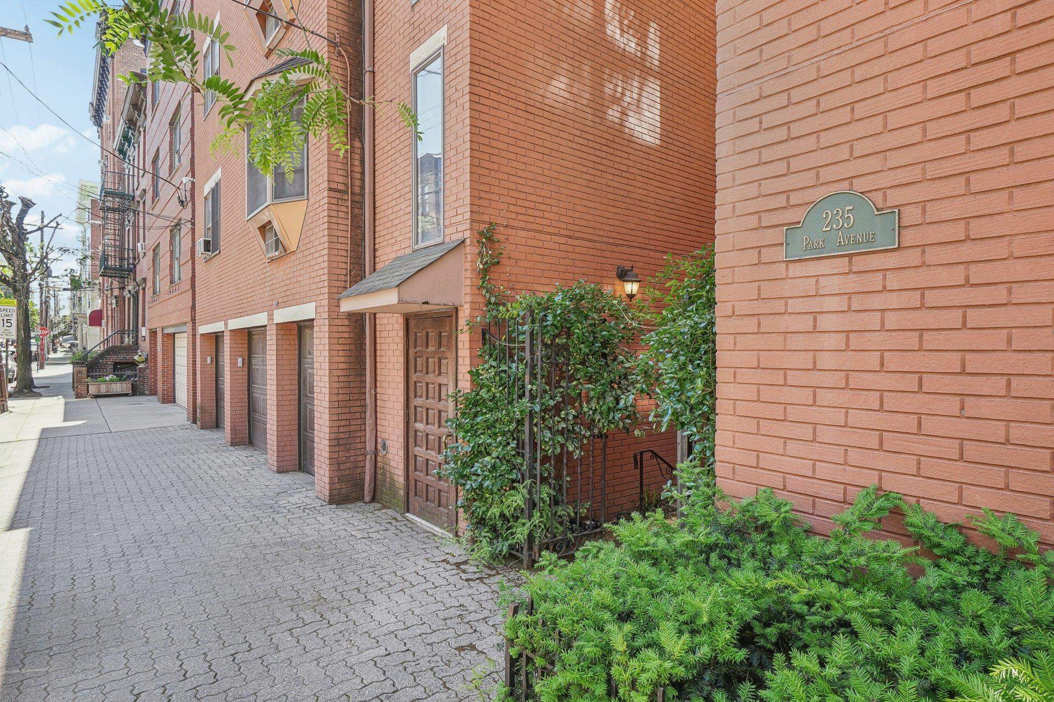 235 PARK AVE Unit: 2B