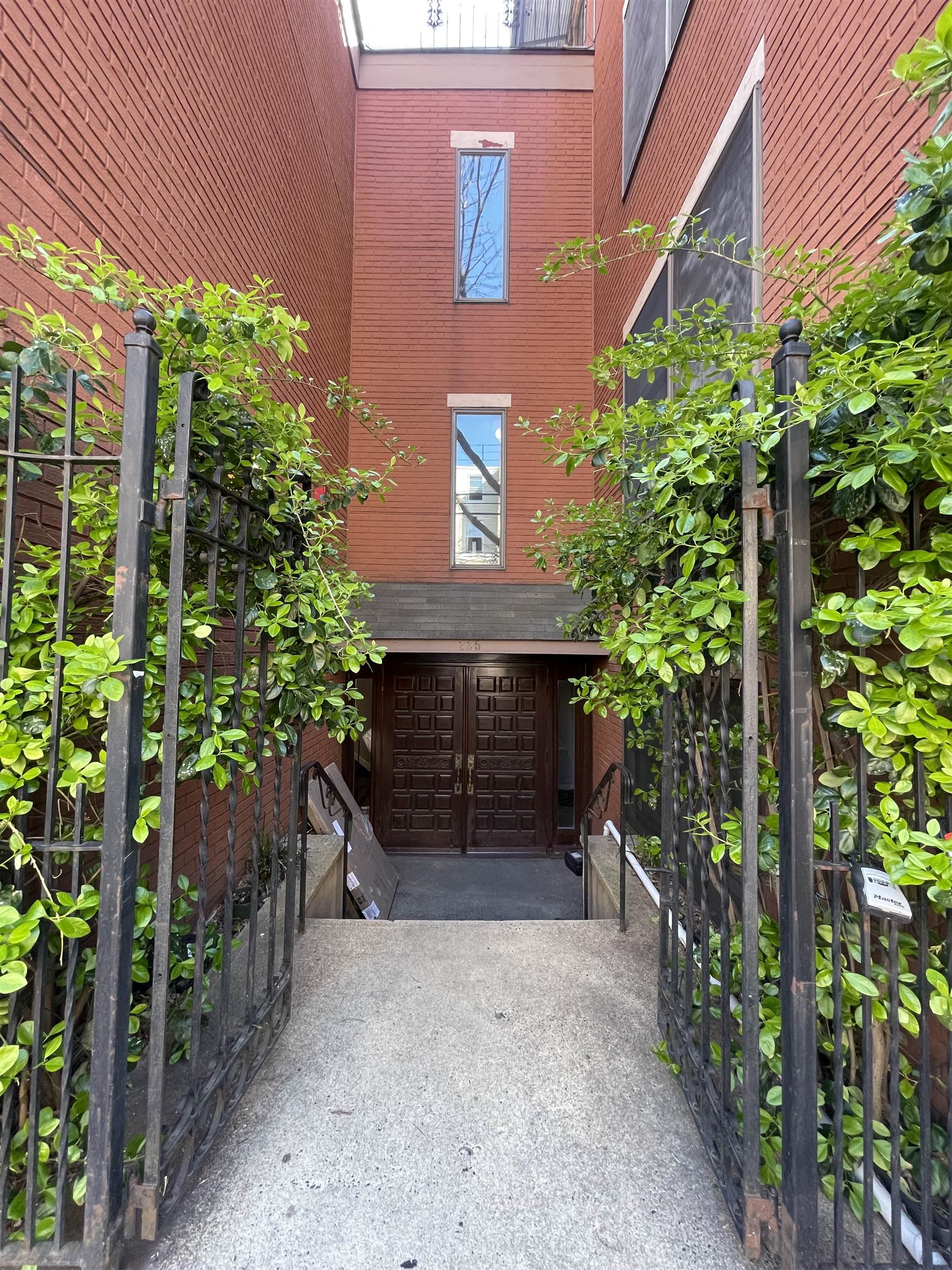 235 PARK AVE Unit: 2B