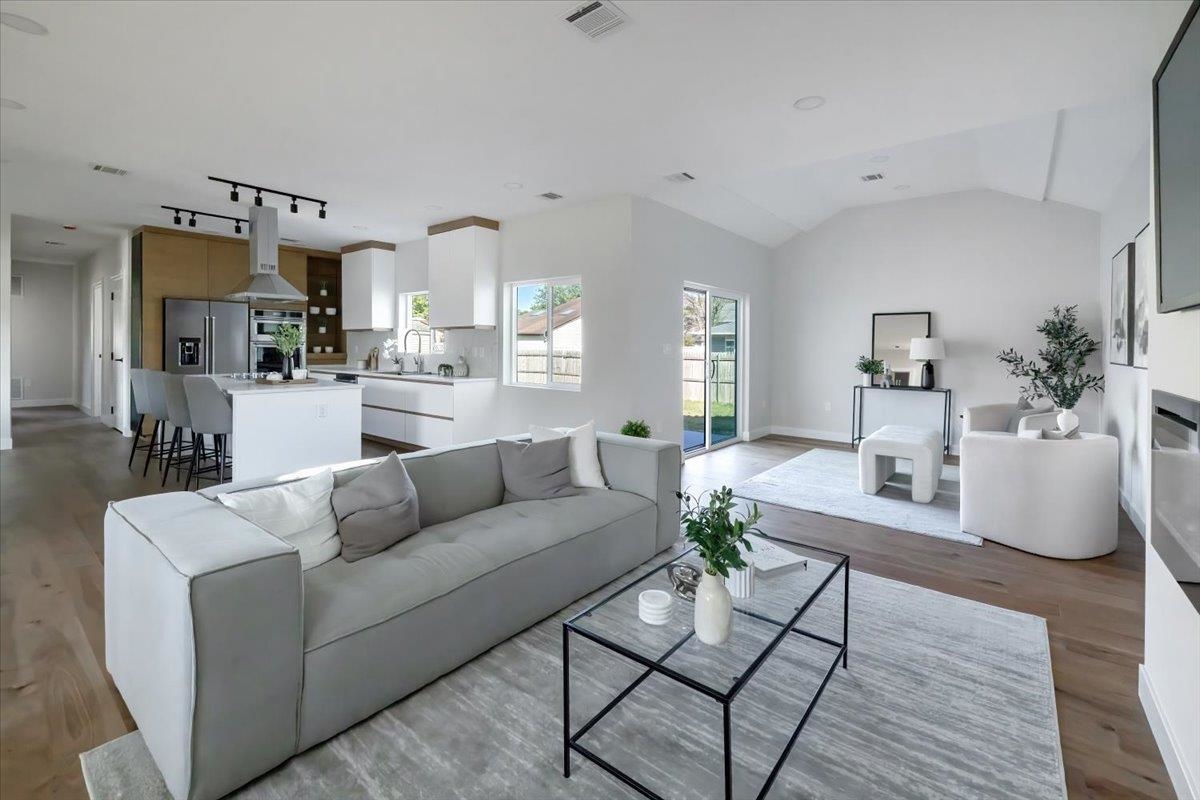 27 SULLIVAN DR