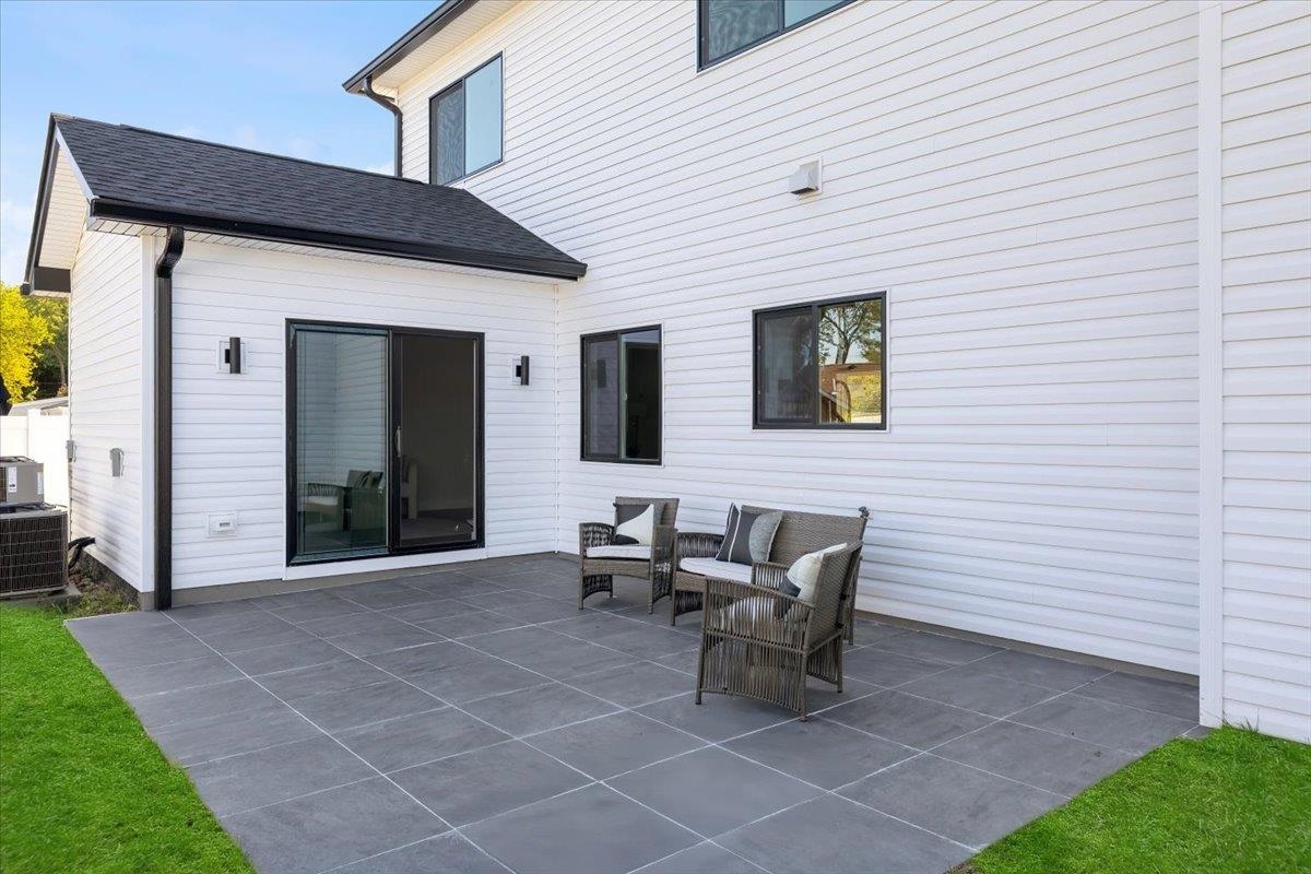 27 SULLIVAN DR