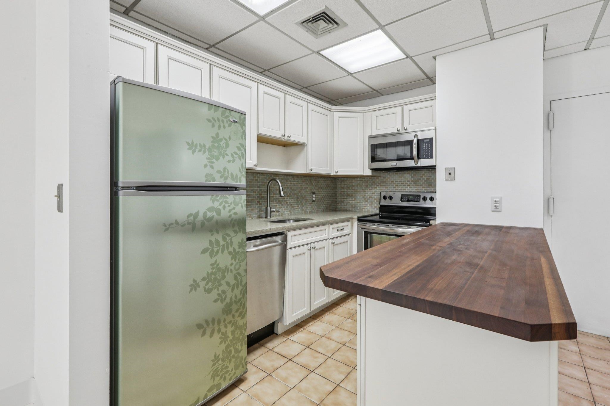 279 Clark St. VINCENT AVE Unit: A7