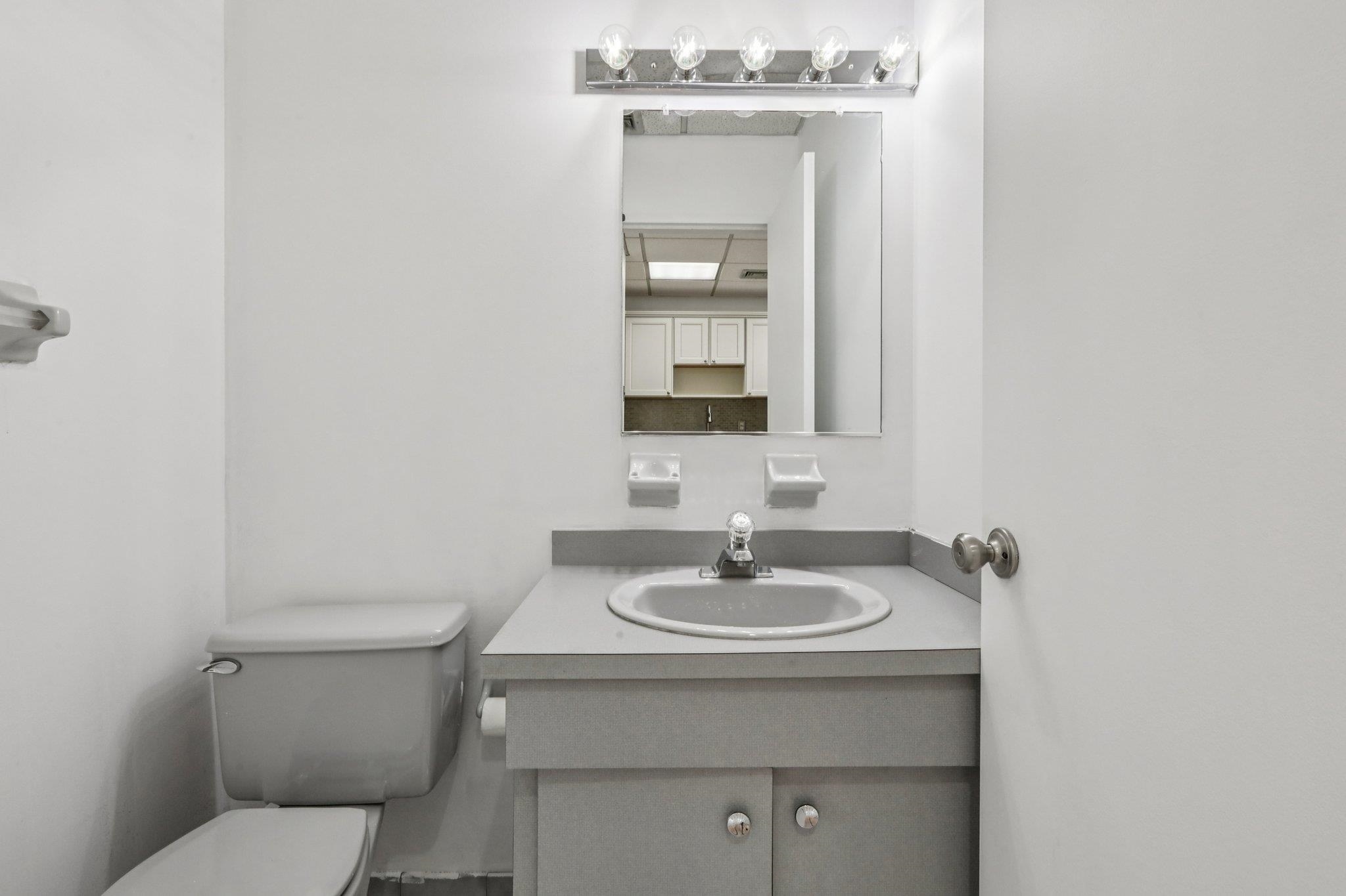 279 Clark St. VINCENT AVE Unit: A7
