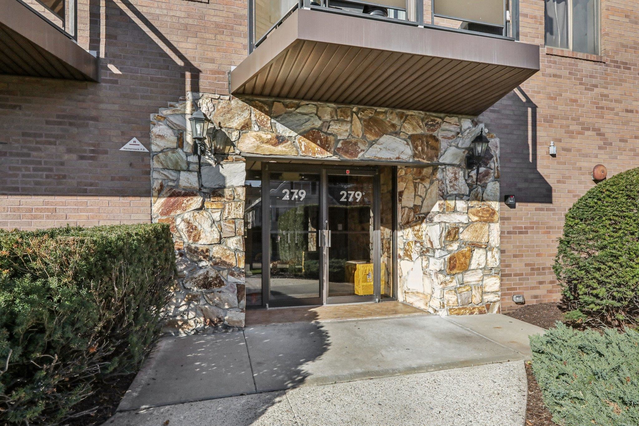 279 Clark St. VINCENT AVE Unit: A7