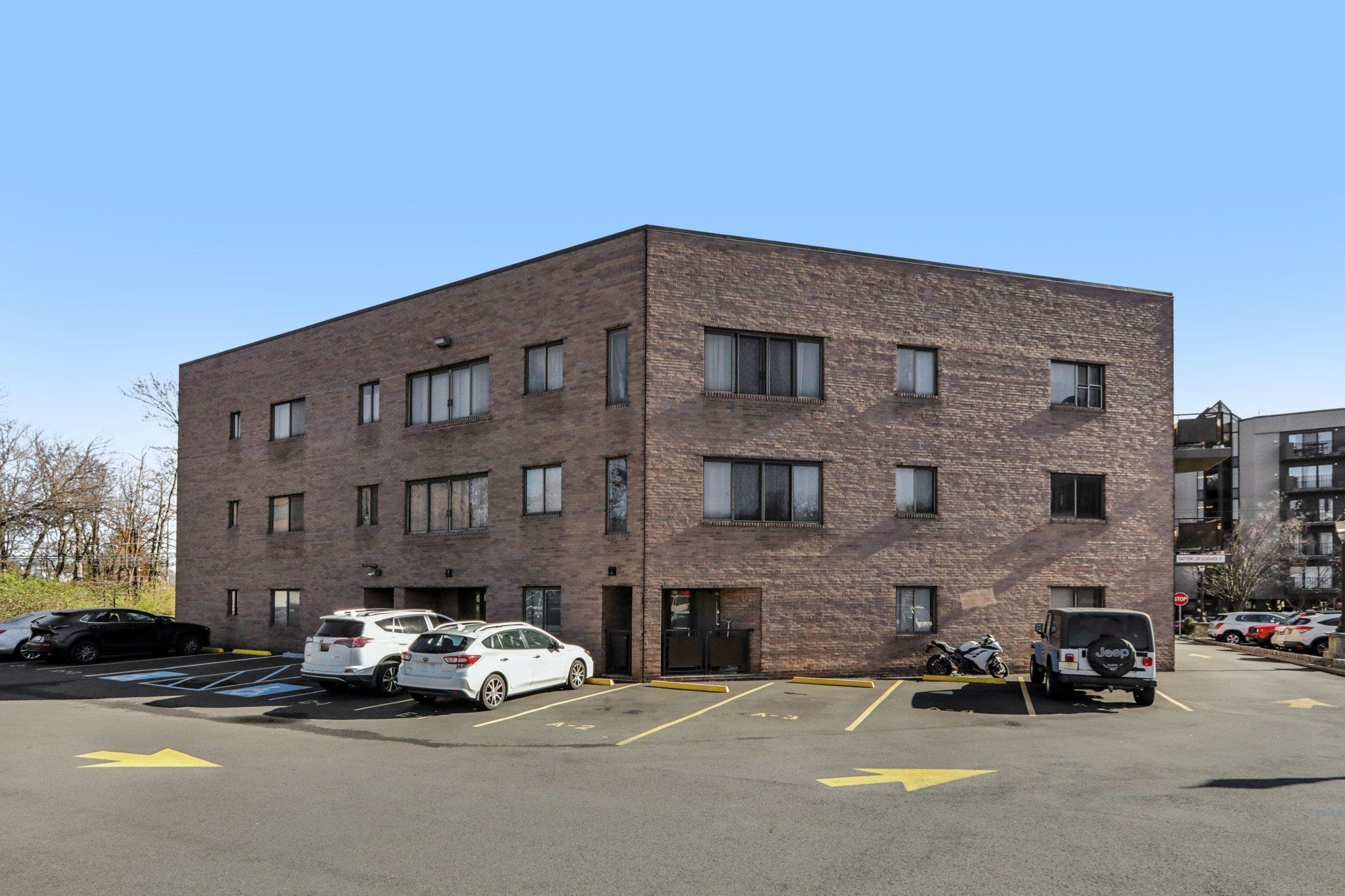 279 Clark St. VINCENT AVE Unit: A7