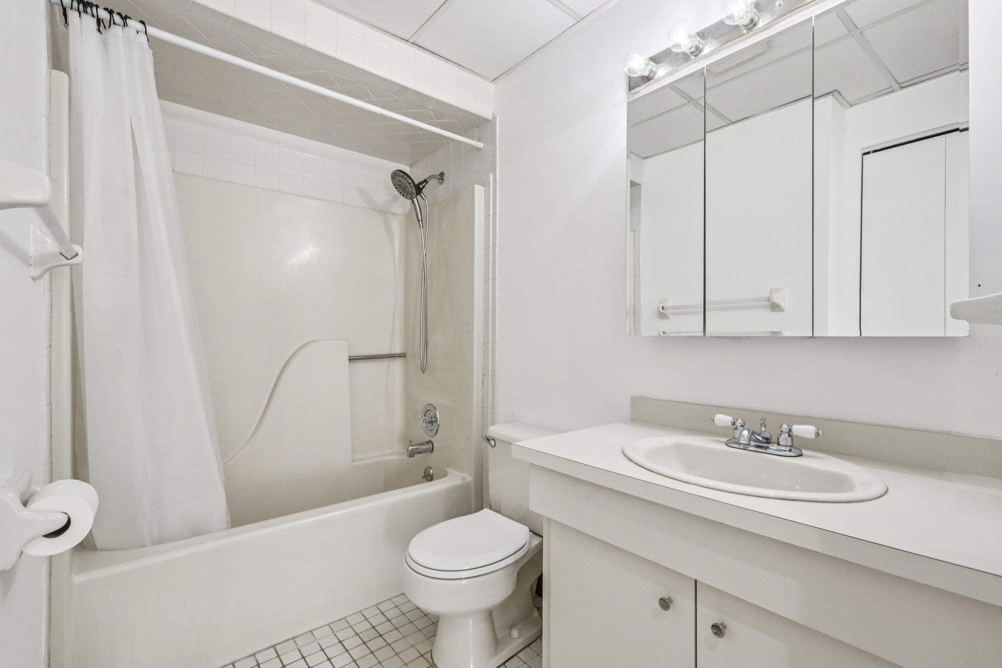 279 Clark St. VINCENT AVE Unit: A7