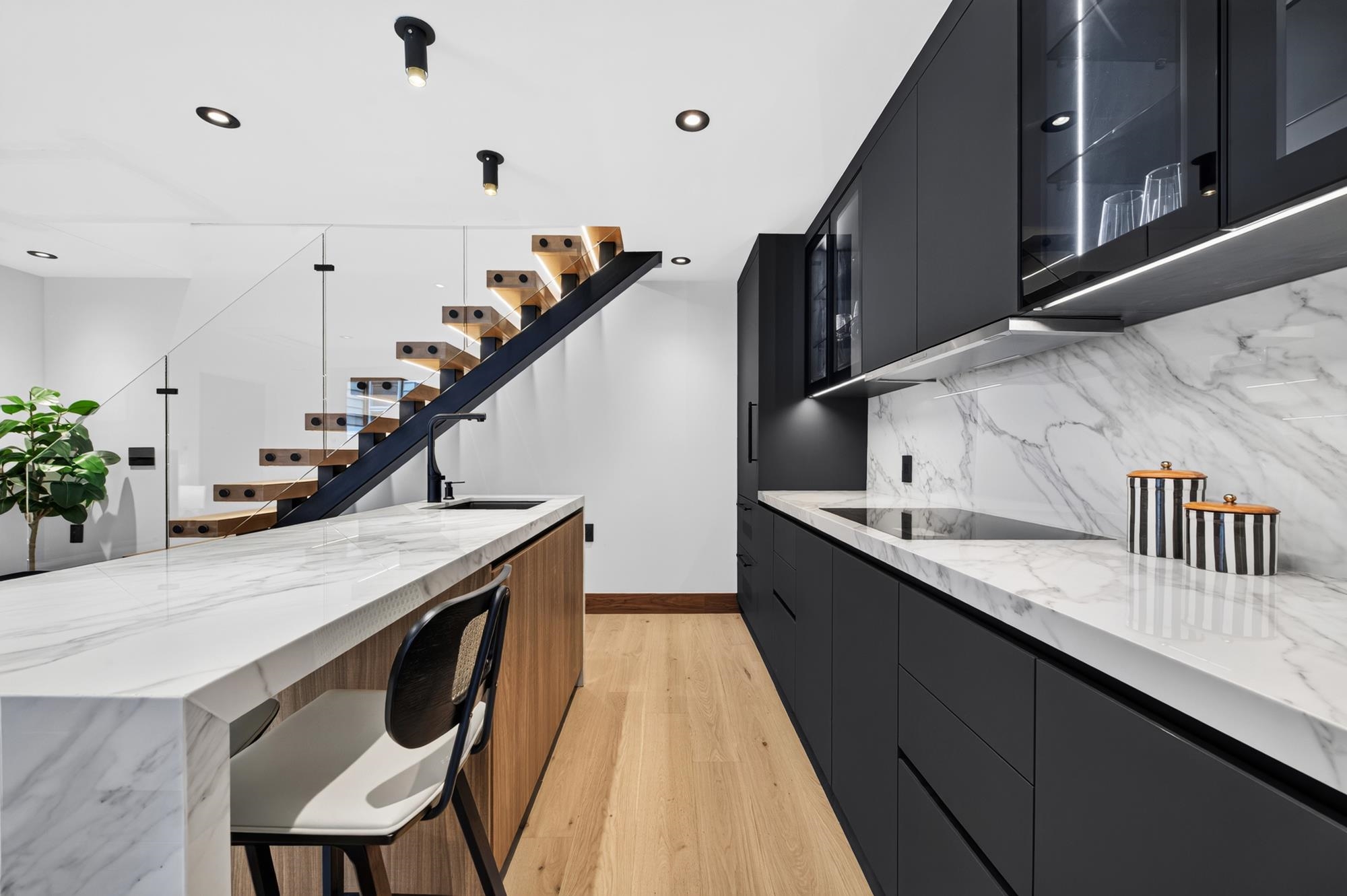 91 HANCOCK AVE Unit: 3