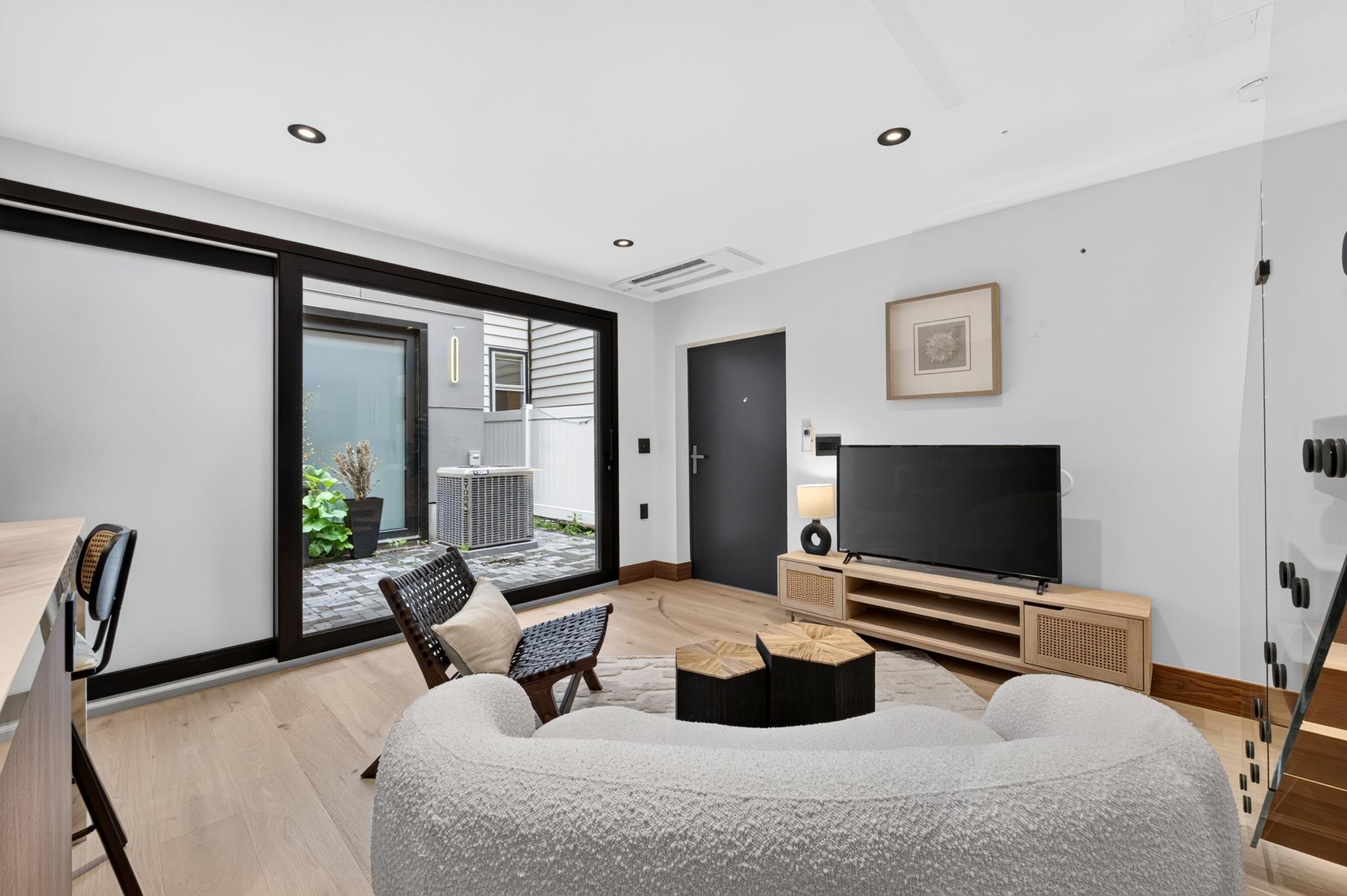 91 HANCOCK AVE Unit: 3