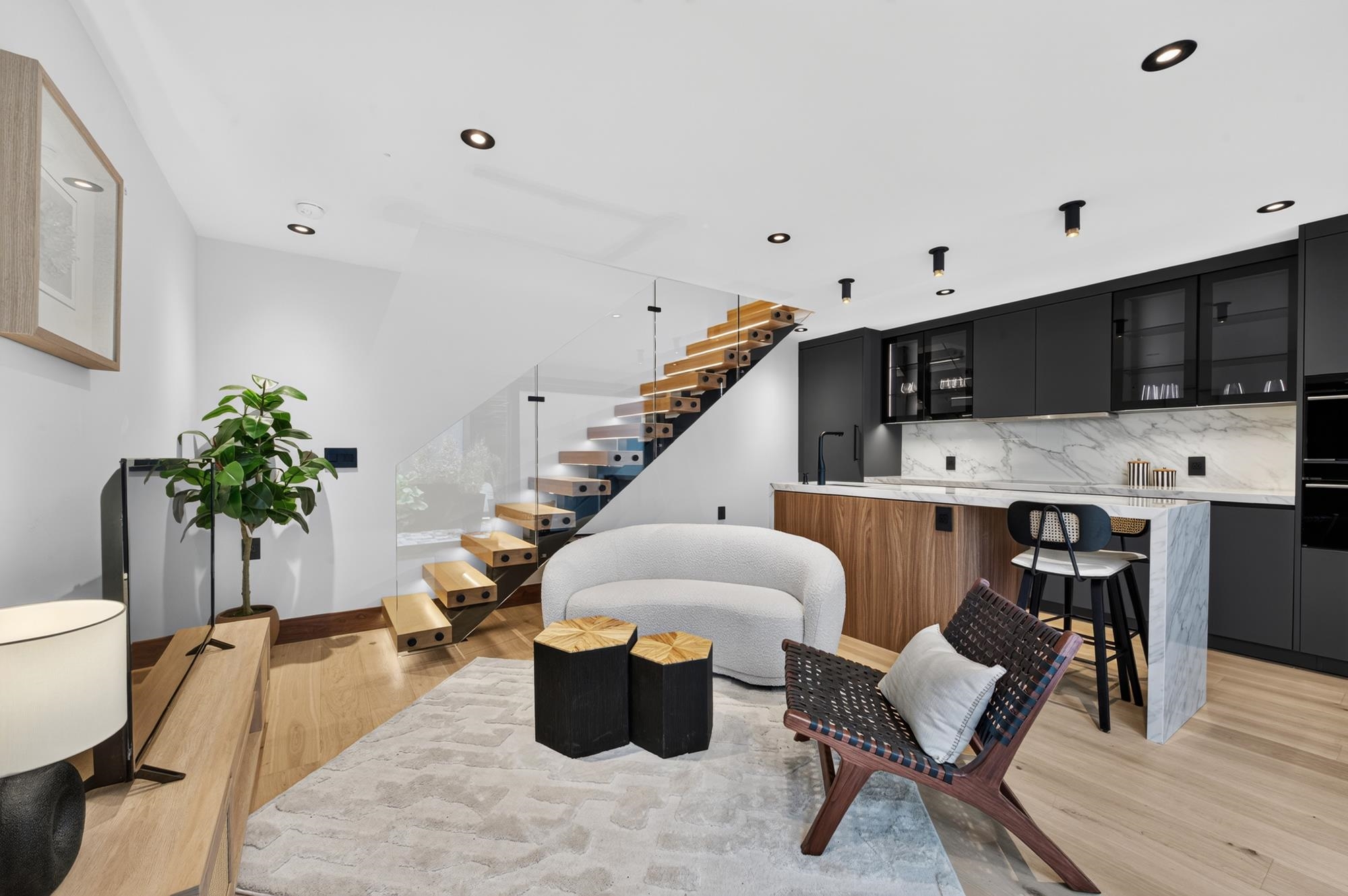 91 HANCOCK AVE Unit: 3