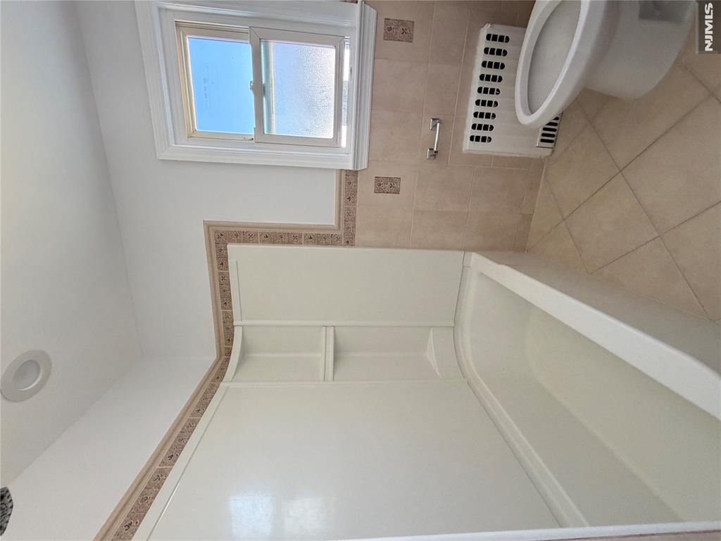 69 La Salle Avenue 2