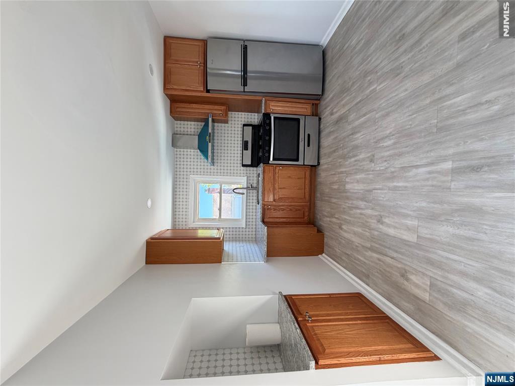 69 La Salle Avenue 2