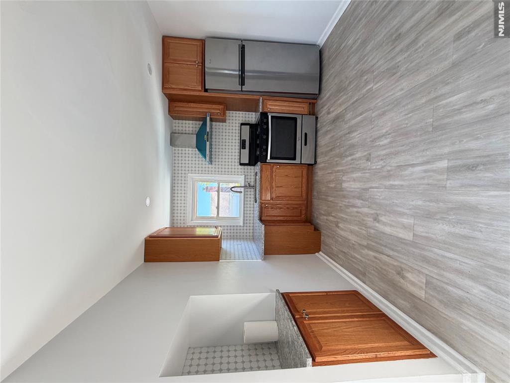 69 La Salle Avenue 2