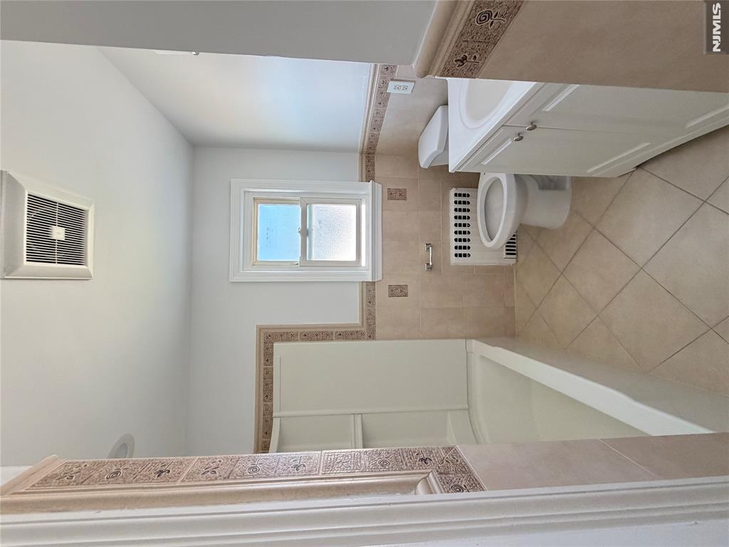 69 La Salle Avenue 2