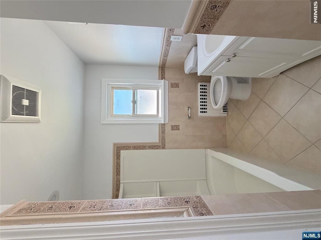 69 La Salle Avenue 2