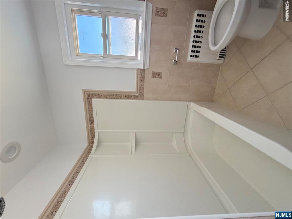 69 La Salle Avenue 2