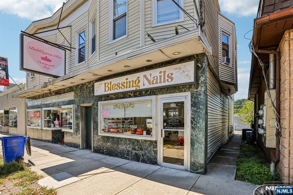 580 Lafayette Avenue