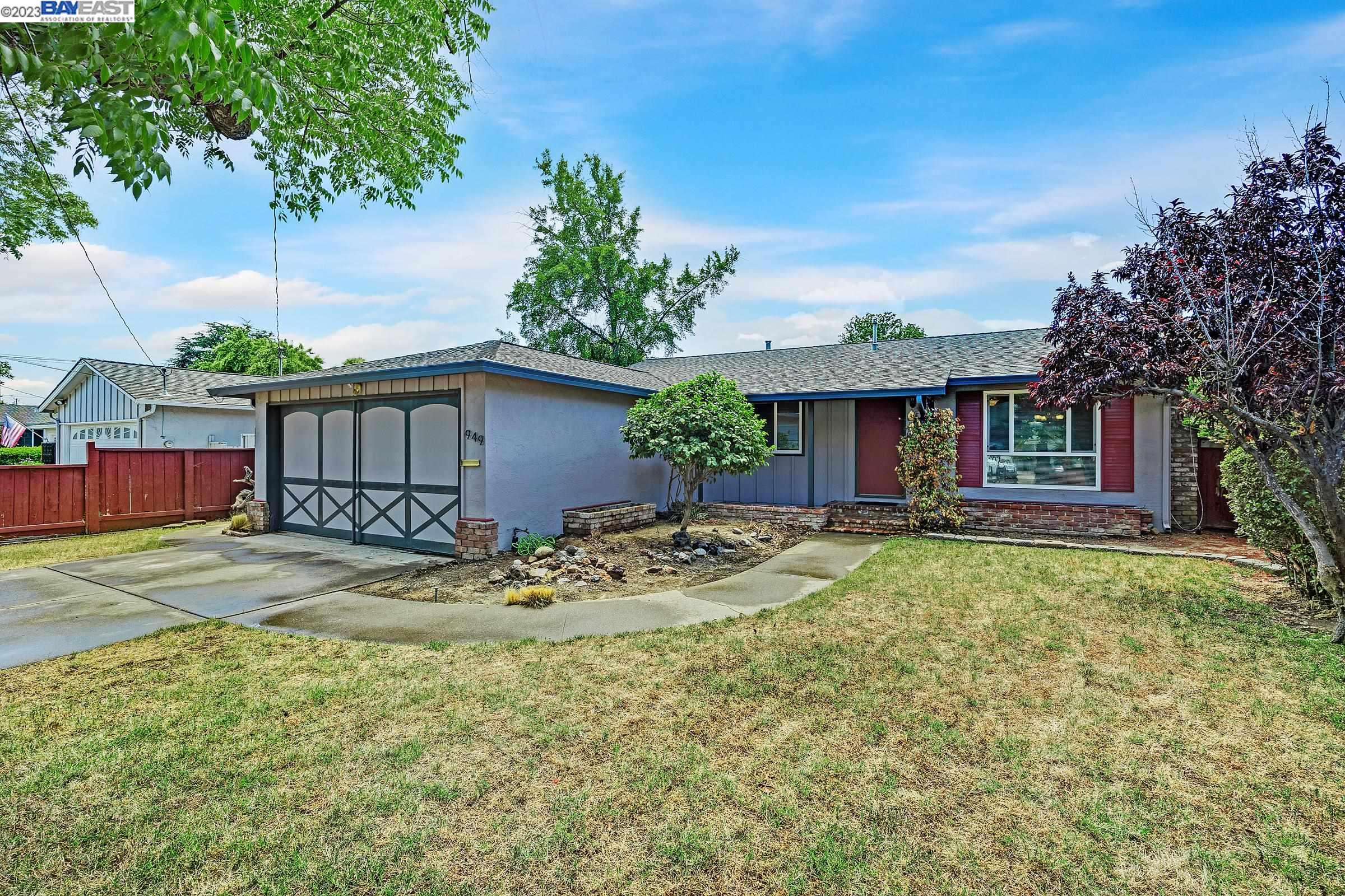 949 Madrone Way