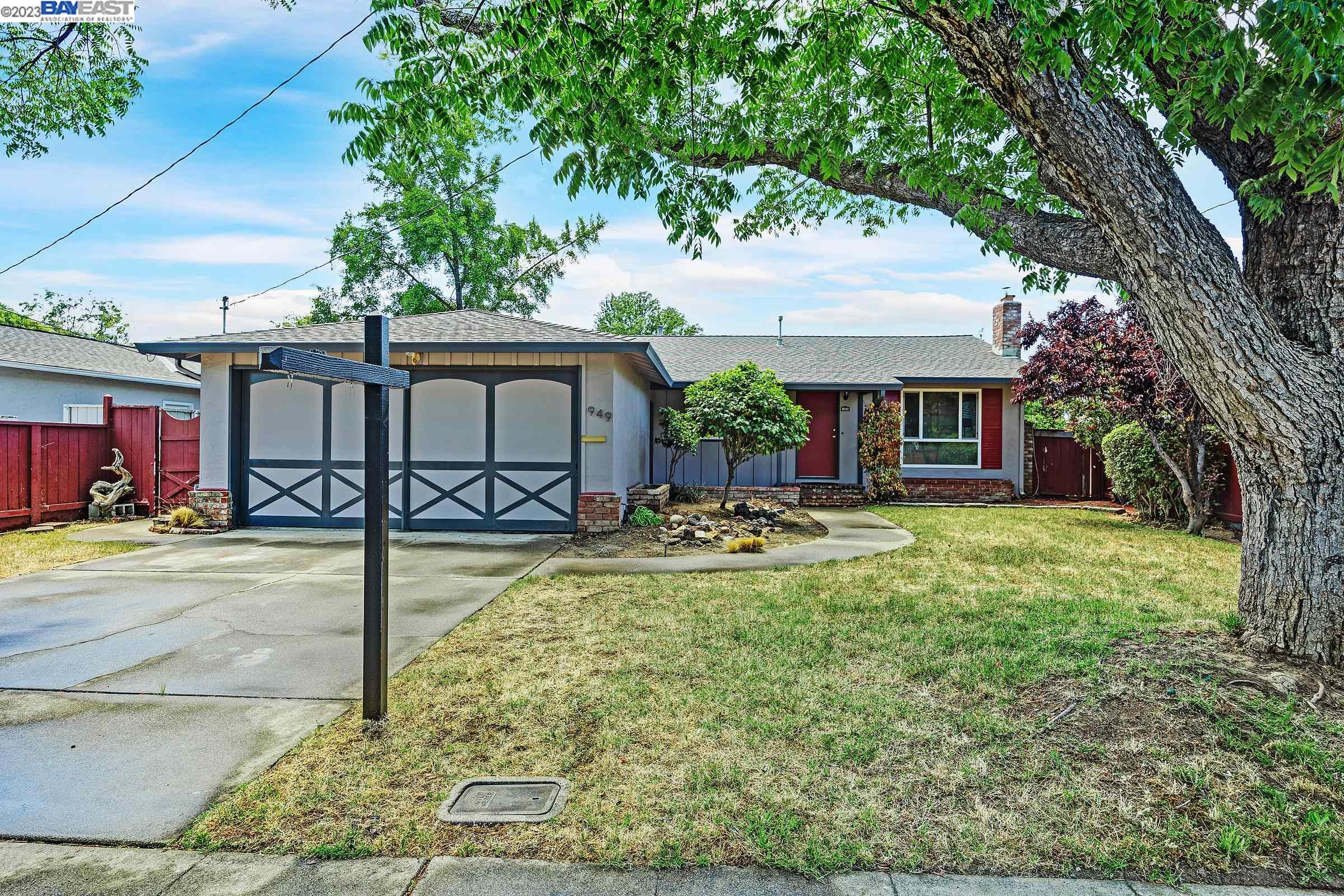 949 Madrone Way