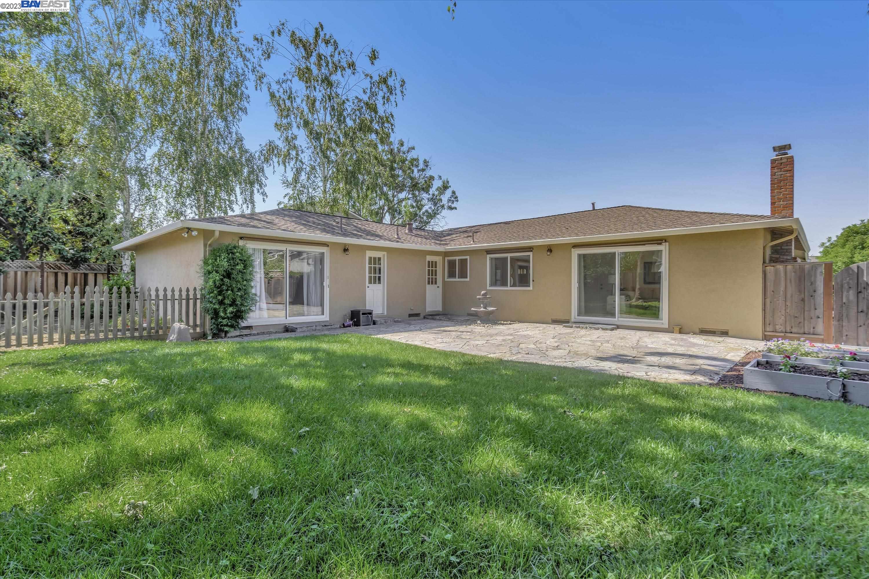 4898 Wingate Dr