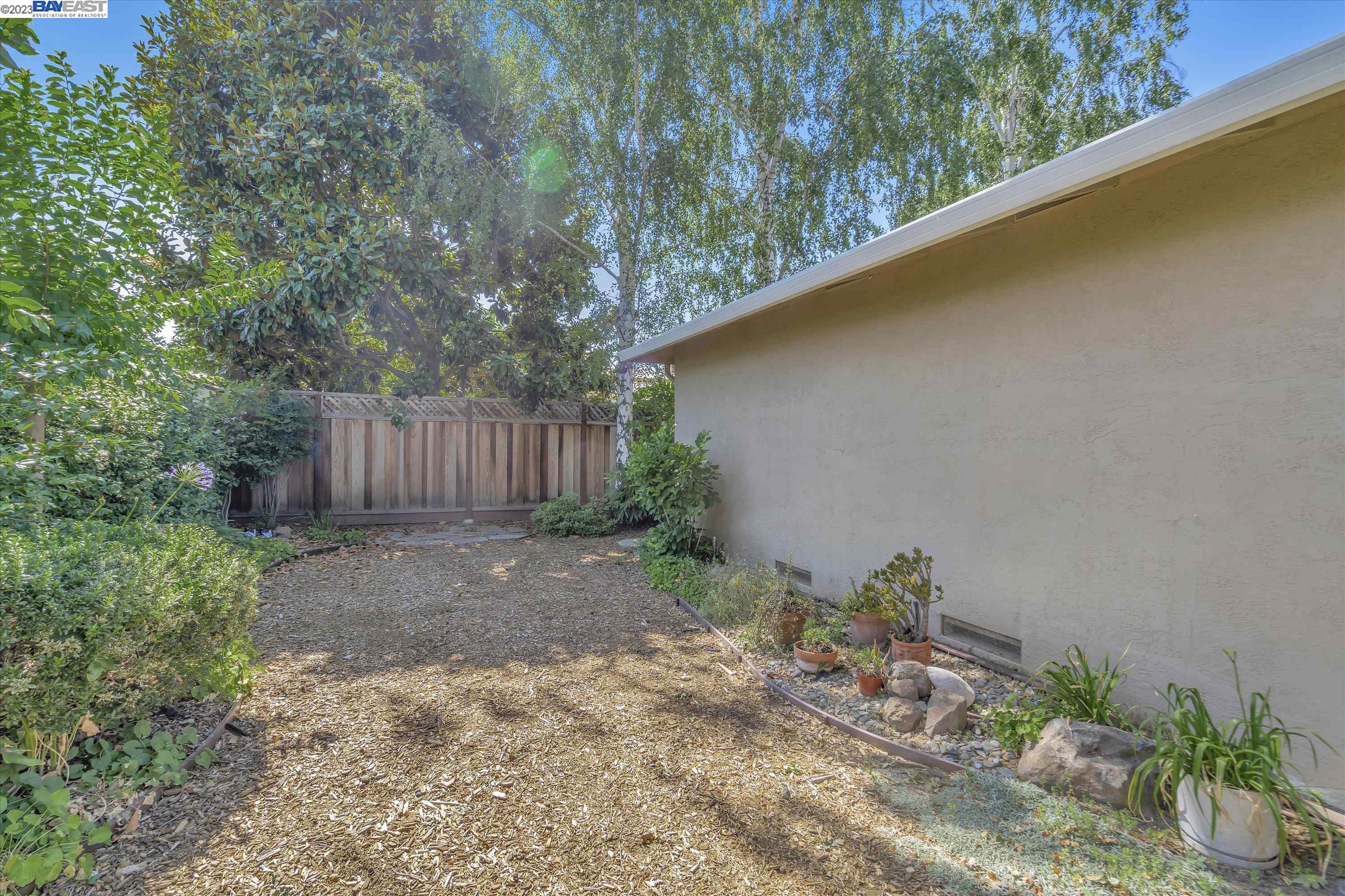 4898 Wingate Dr