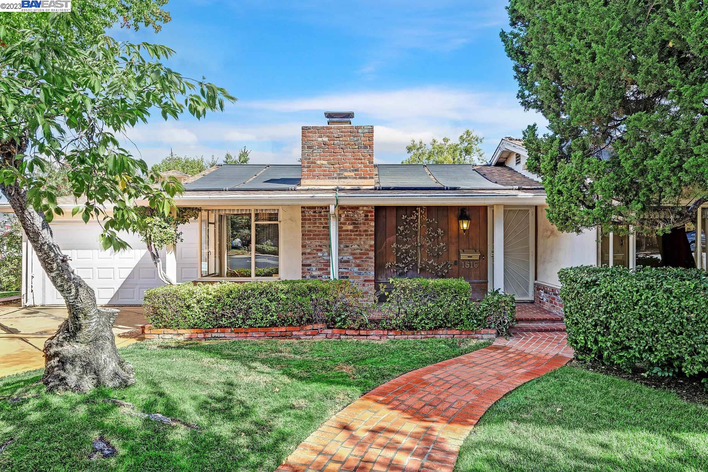 1516 College Ave