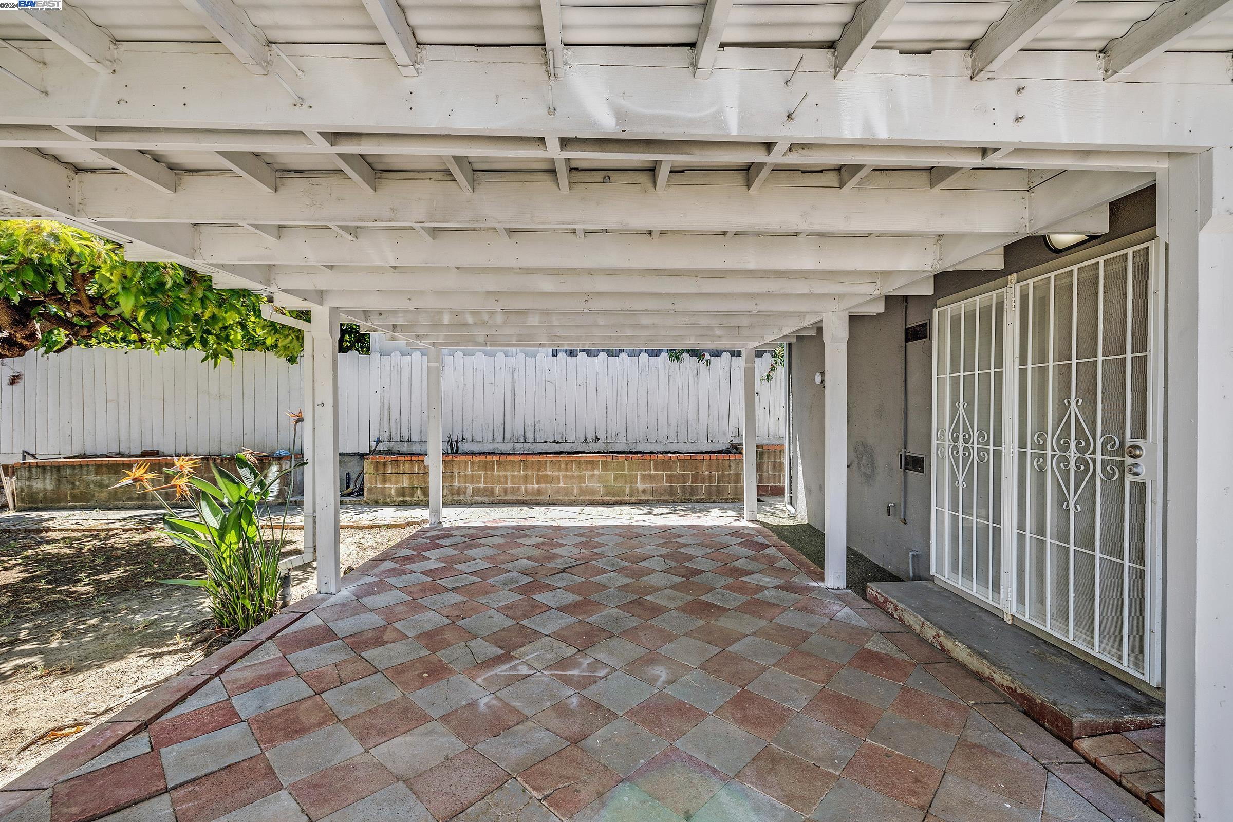 1558 Magazine Street