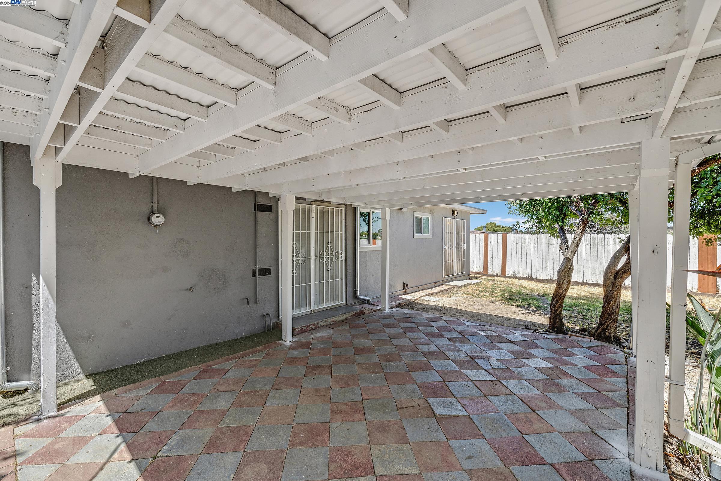 1558 Magazine Street