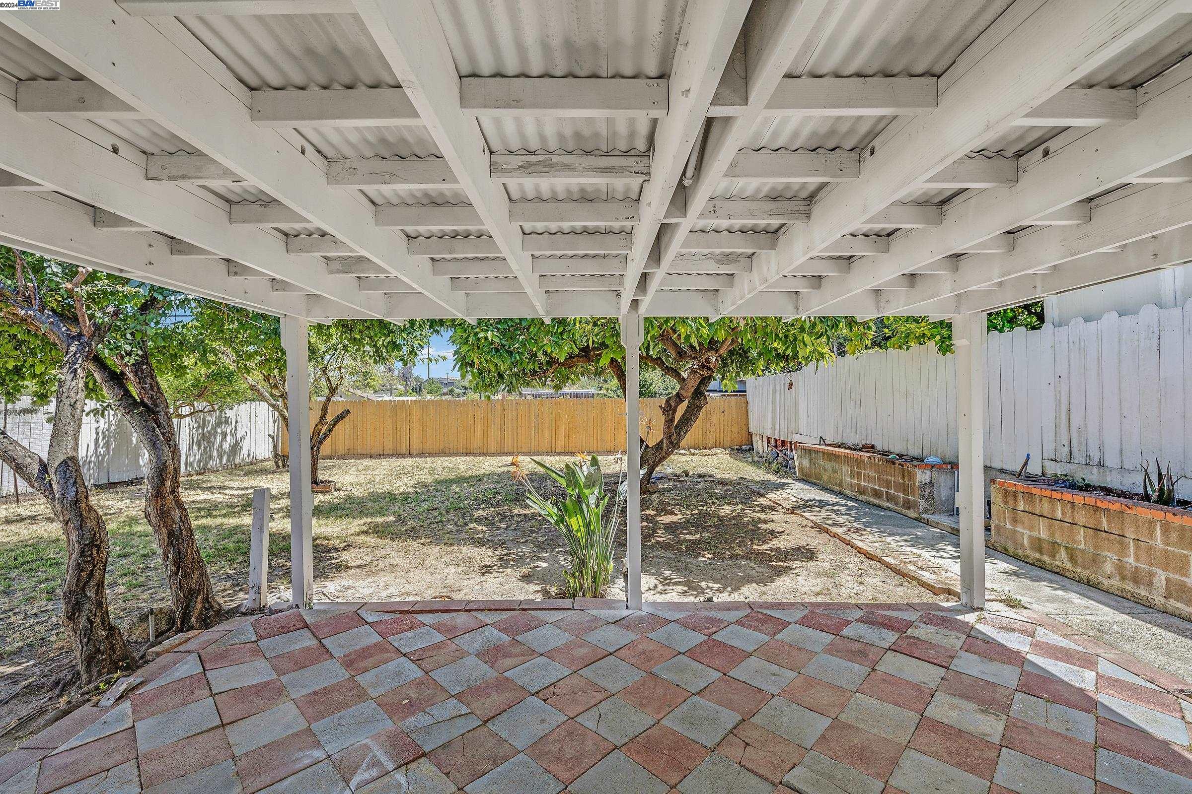1558 Magazine Street