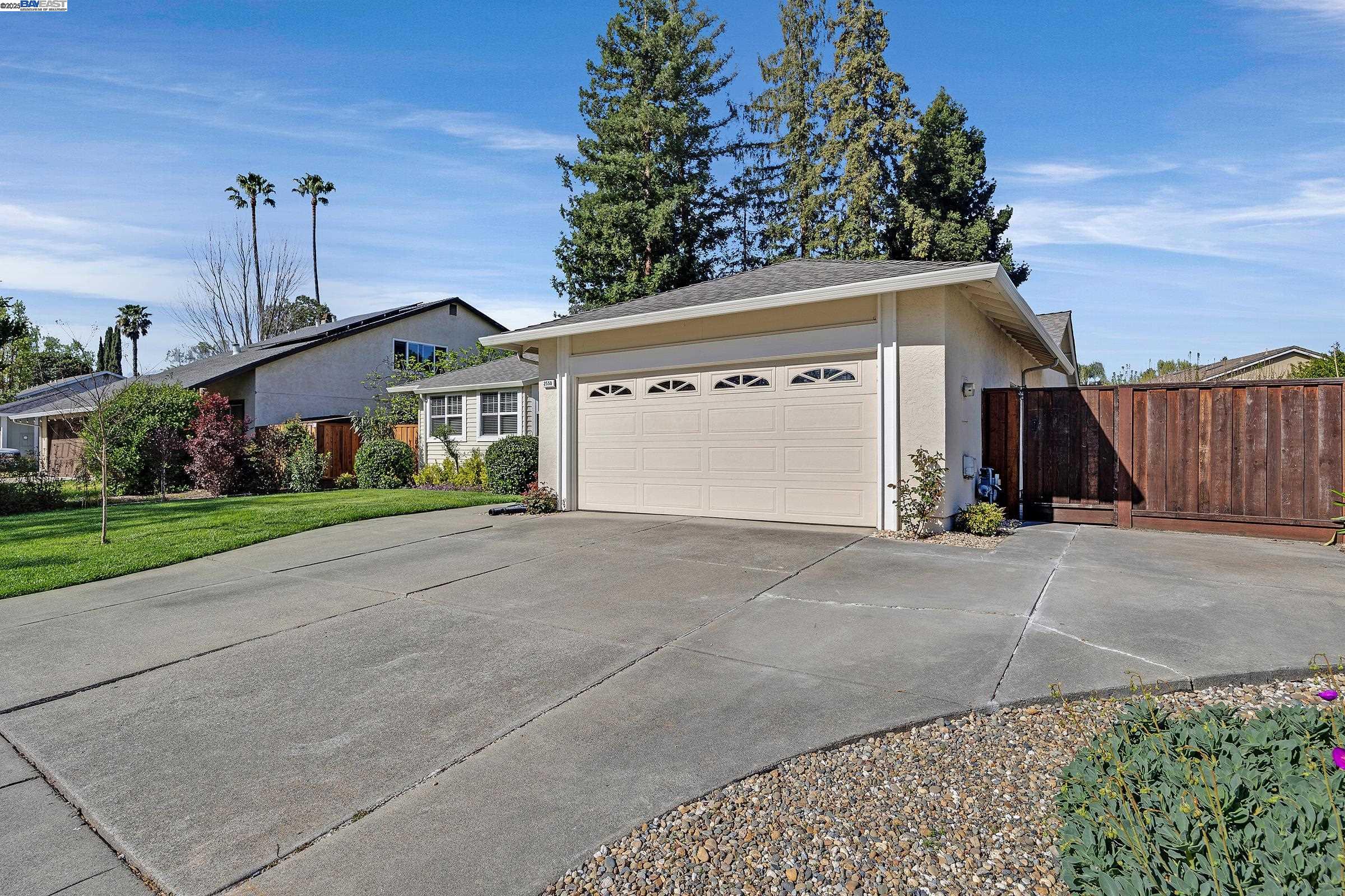 2550 Skimmer Court