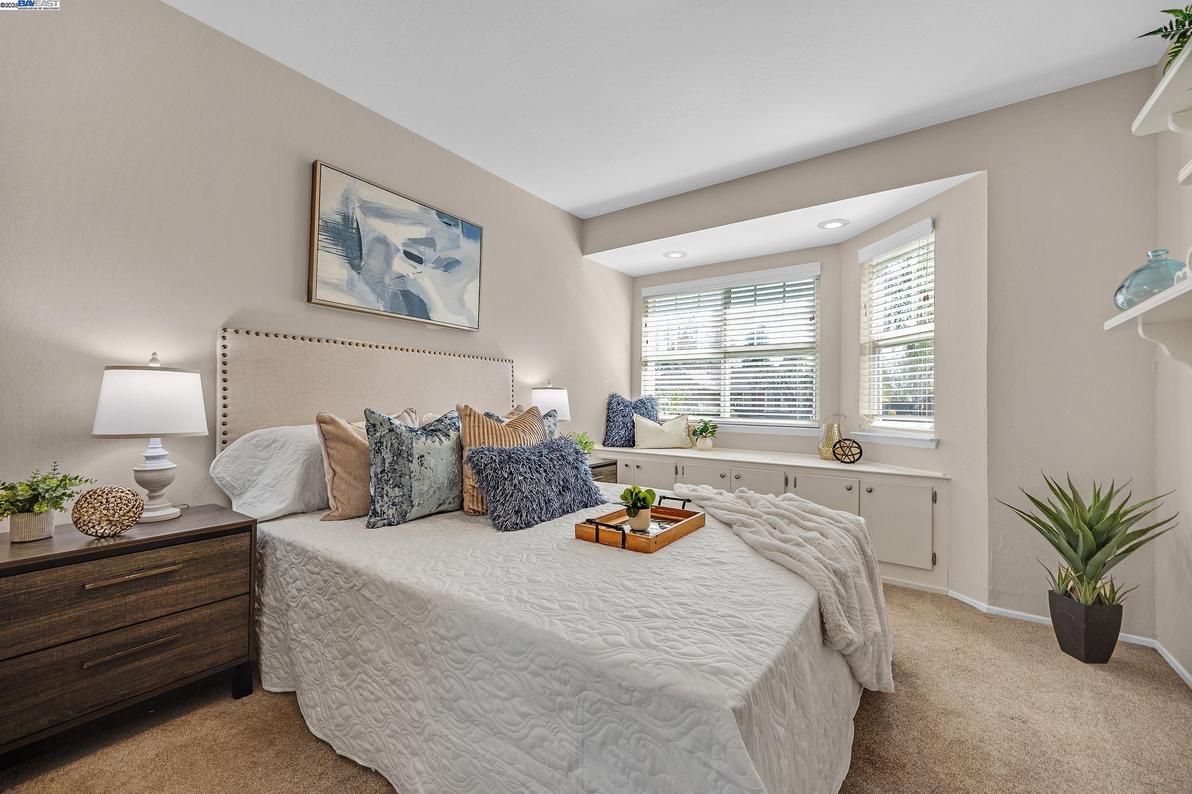 2550 Skimmer Court